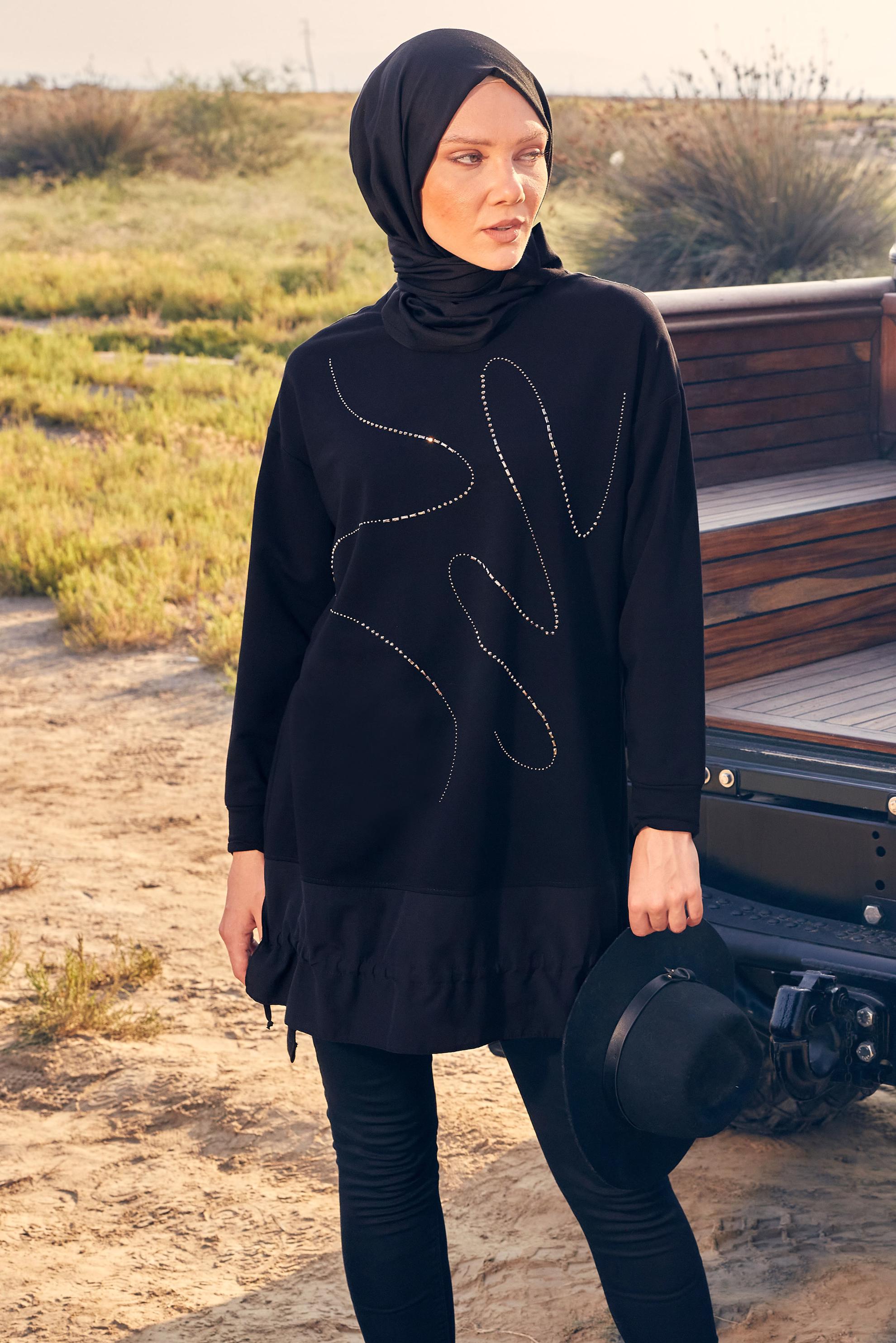 Tesettür giyim SİYAH TAŞ BASKILI EŞOFMAN TUNİK 44182