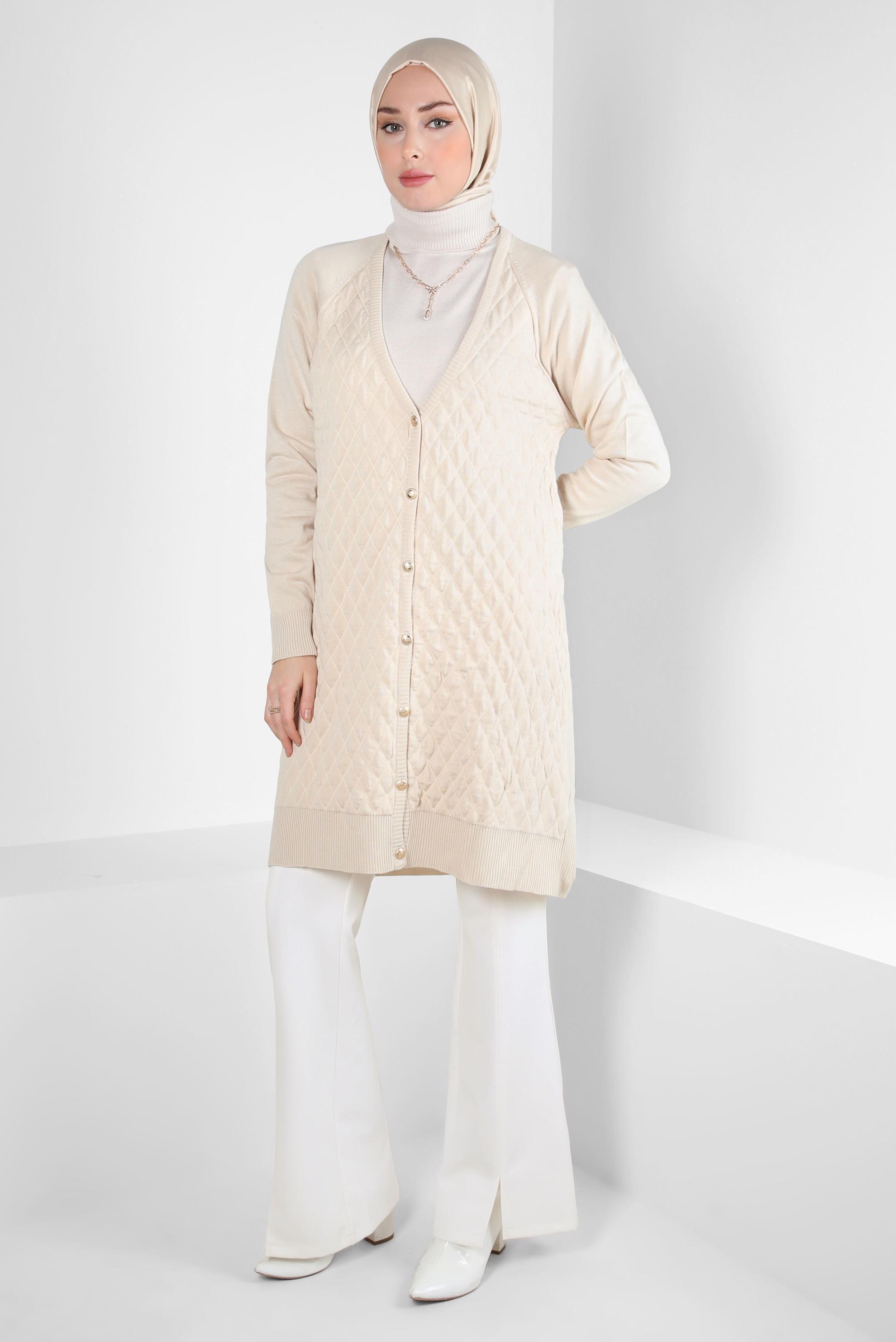 Tesettür giyim BEJ KAPİTONE DESENLİ TRİKO HIRKA 44079