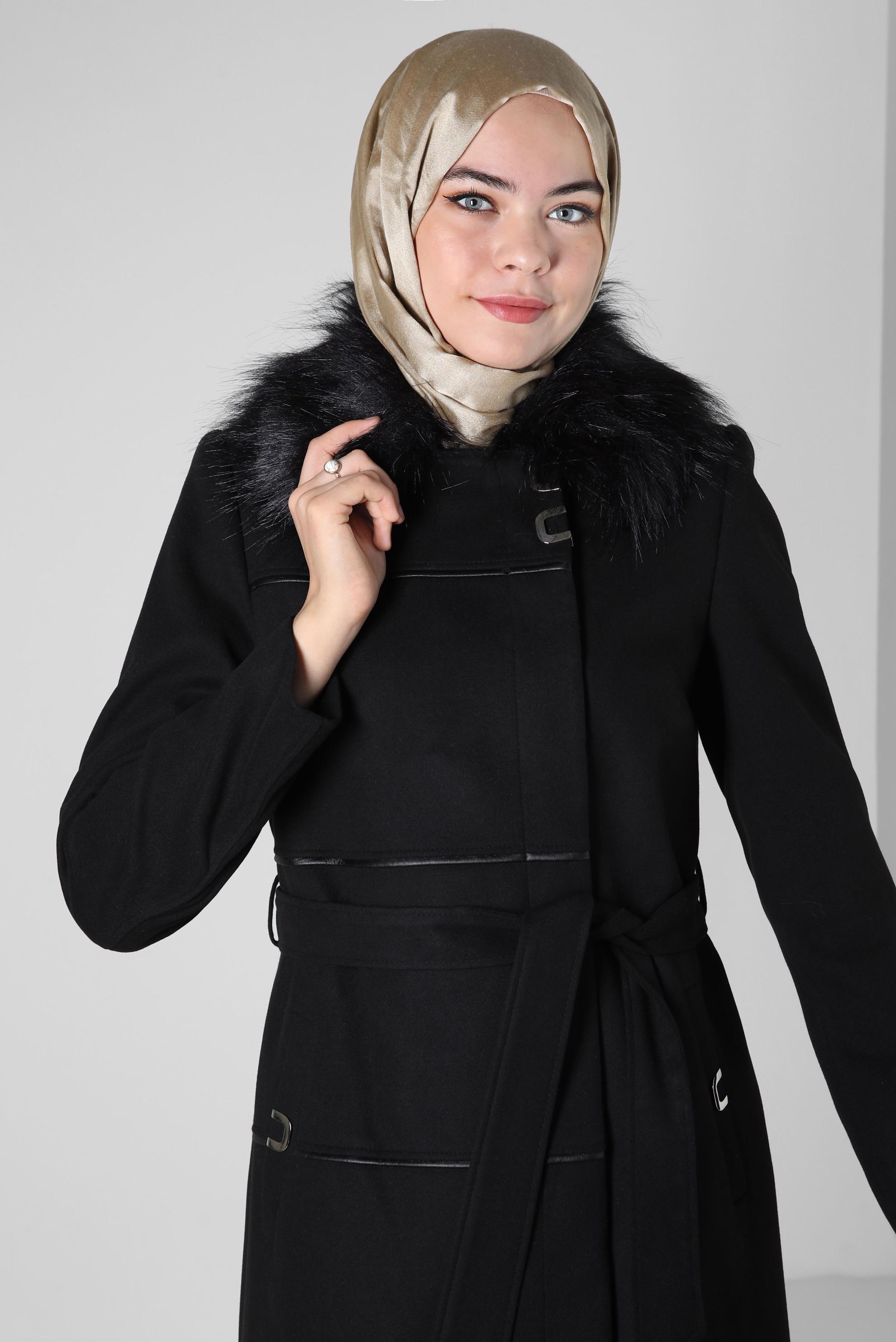 Tesettür giyim SİYAH YAKASI KÜRKLÜ KABAN 90402