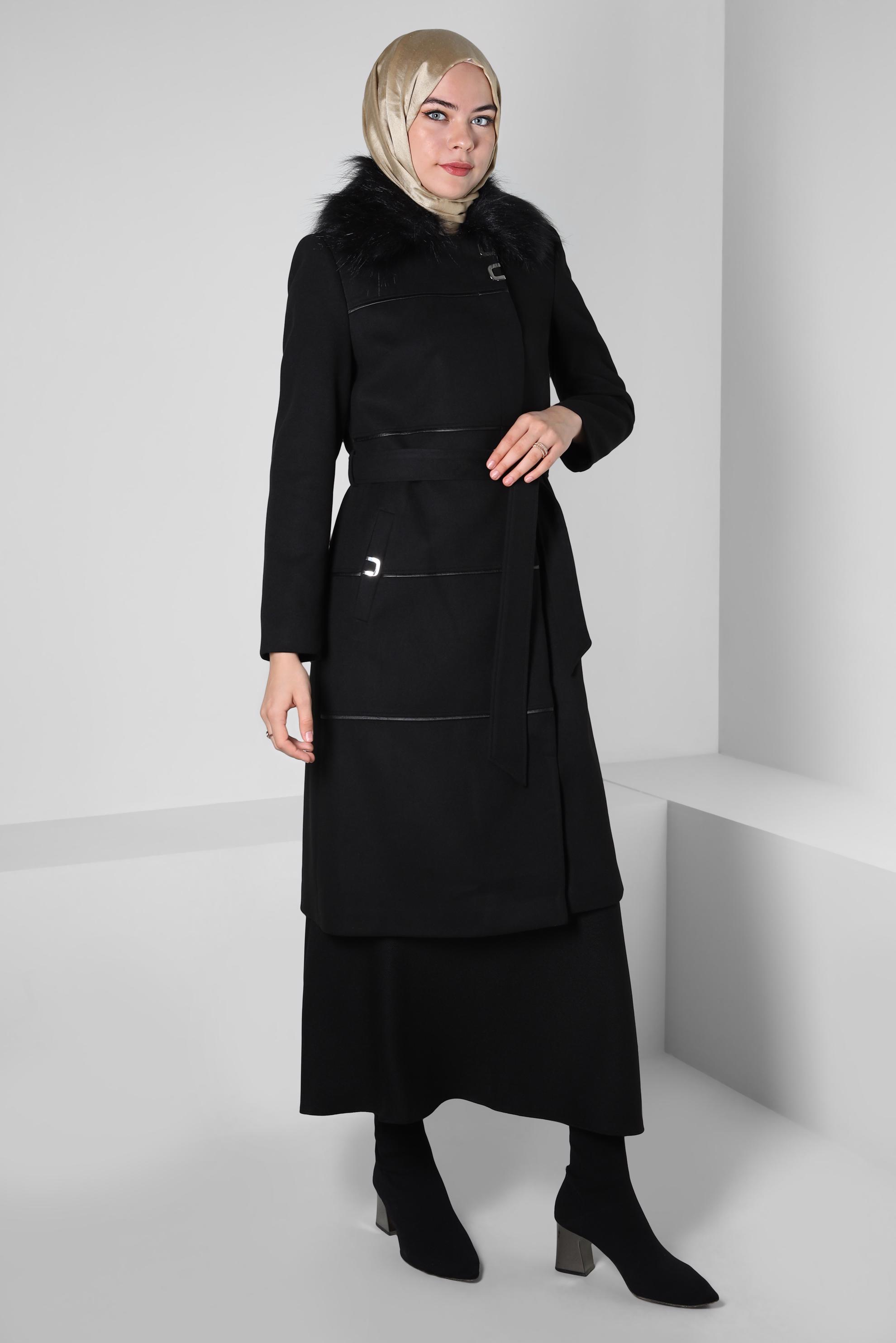 Tesettür giyim SİYAH YAKASI KÜRKLÜ KABAN 90402