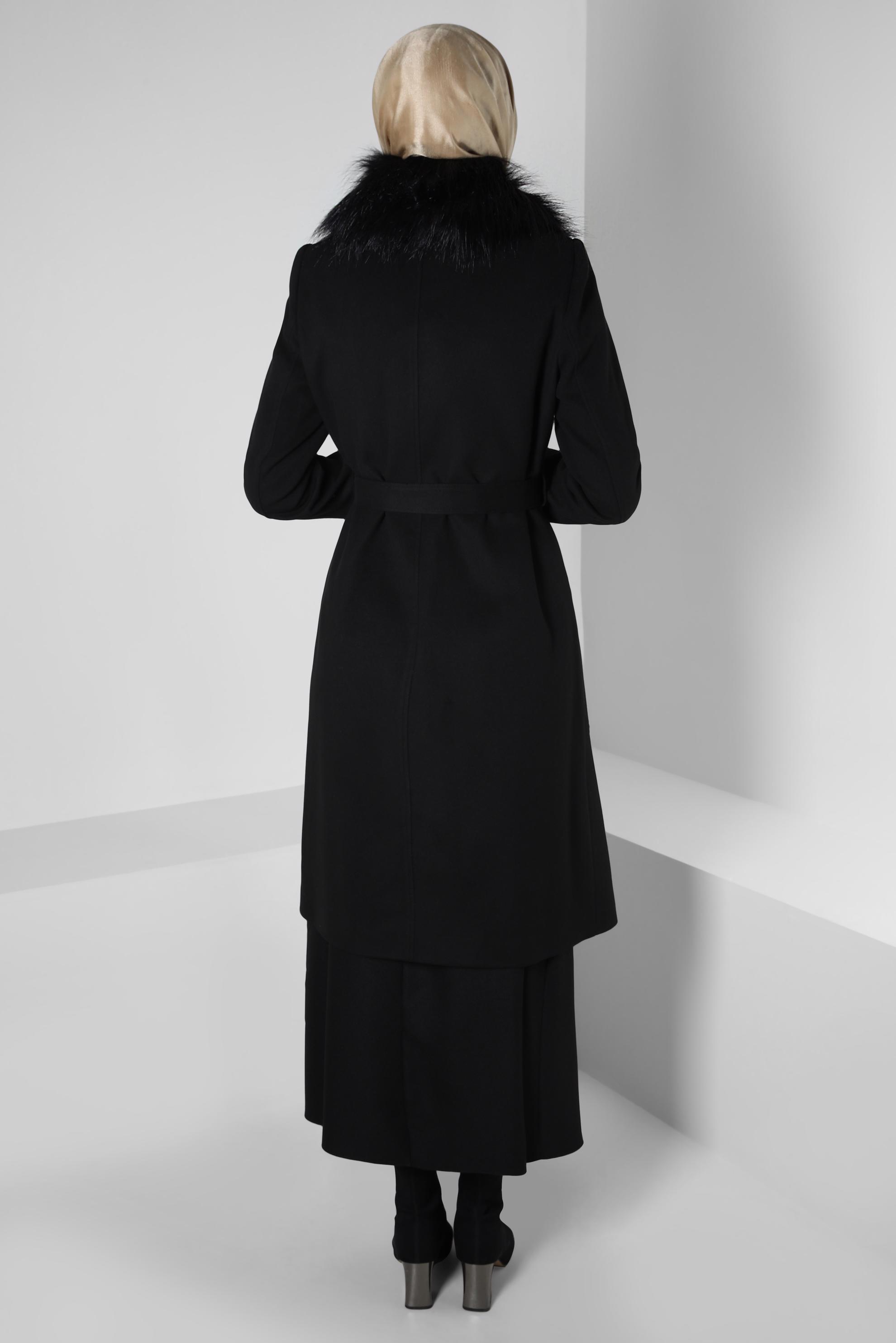 Tesettür giyim SİYAH YAKASI KÜRKLÜ KABAN 90402