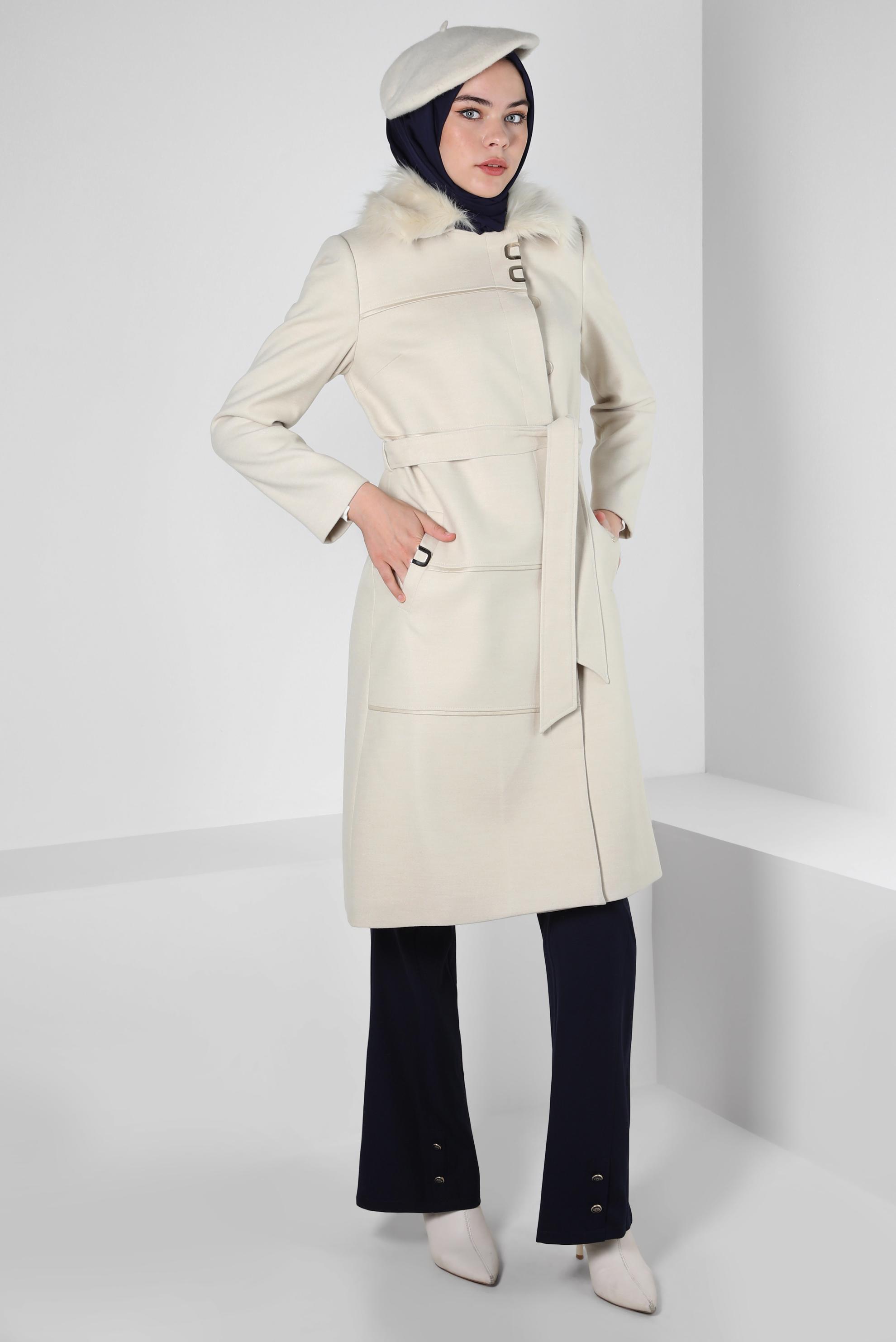 Tesettür giyim BEJ YAKASI KÜRKLÜ KABAN 90402