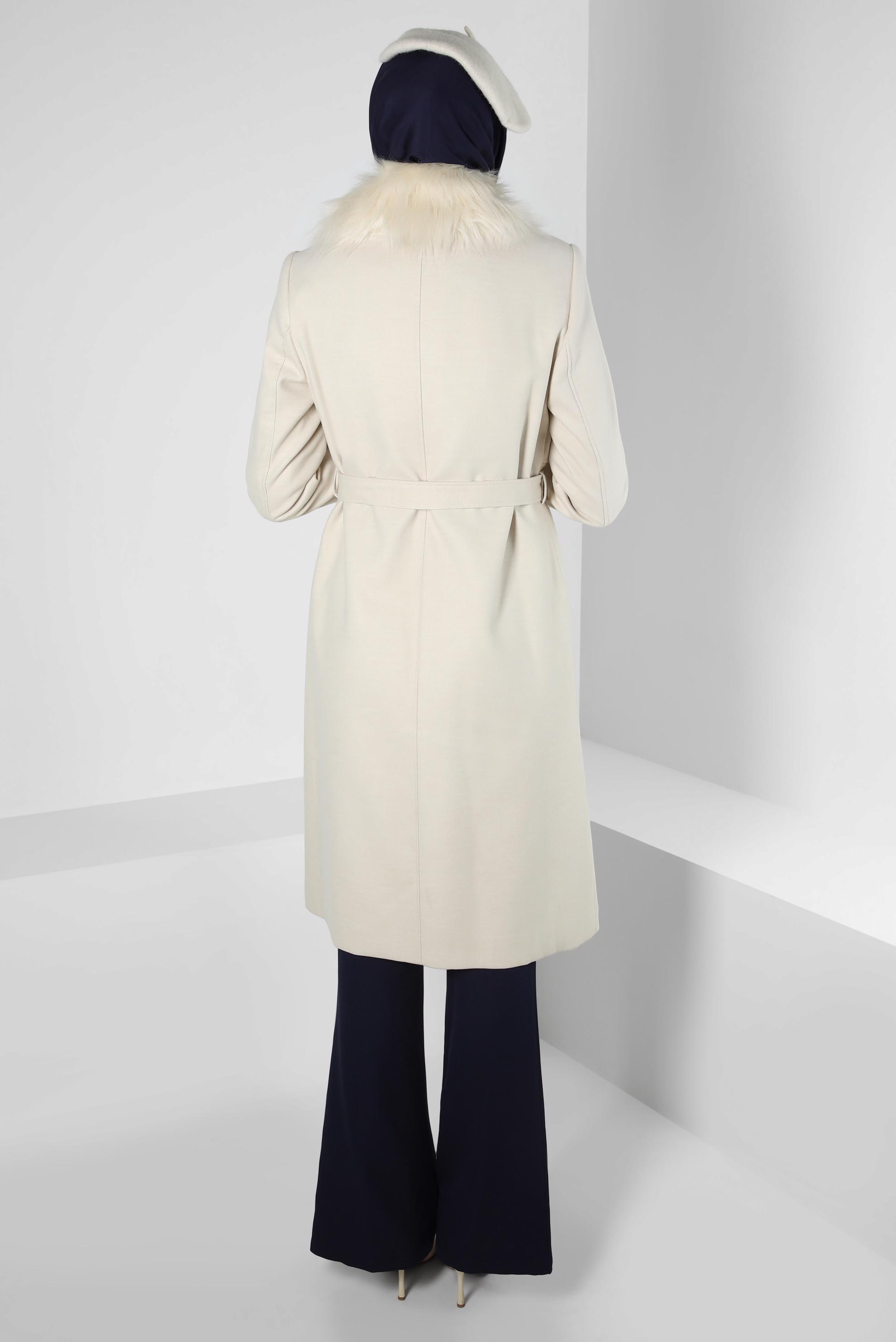 Tesettür giyim BEJ YAKASI KÜRKLÜ KABAN 90402