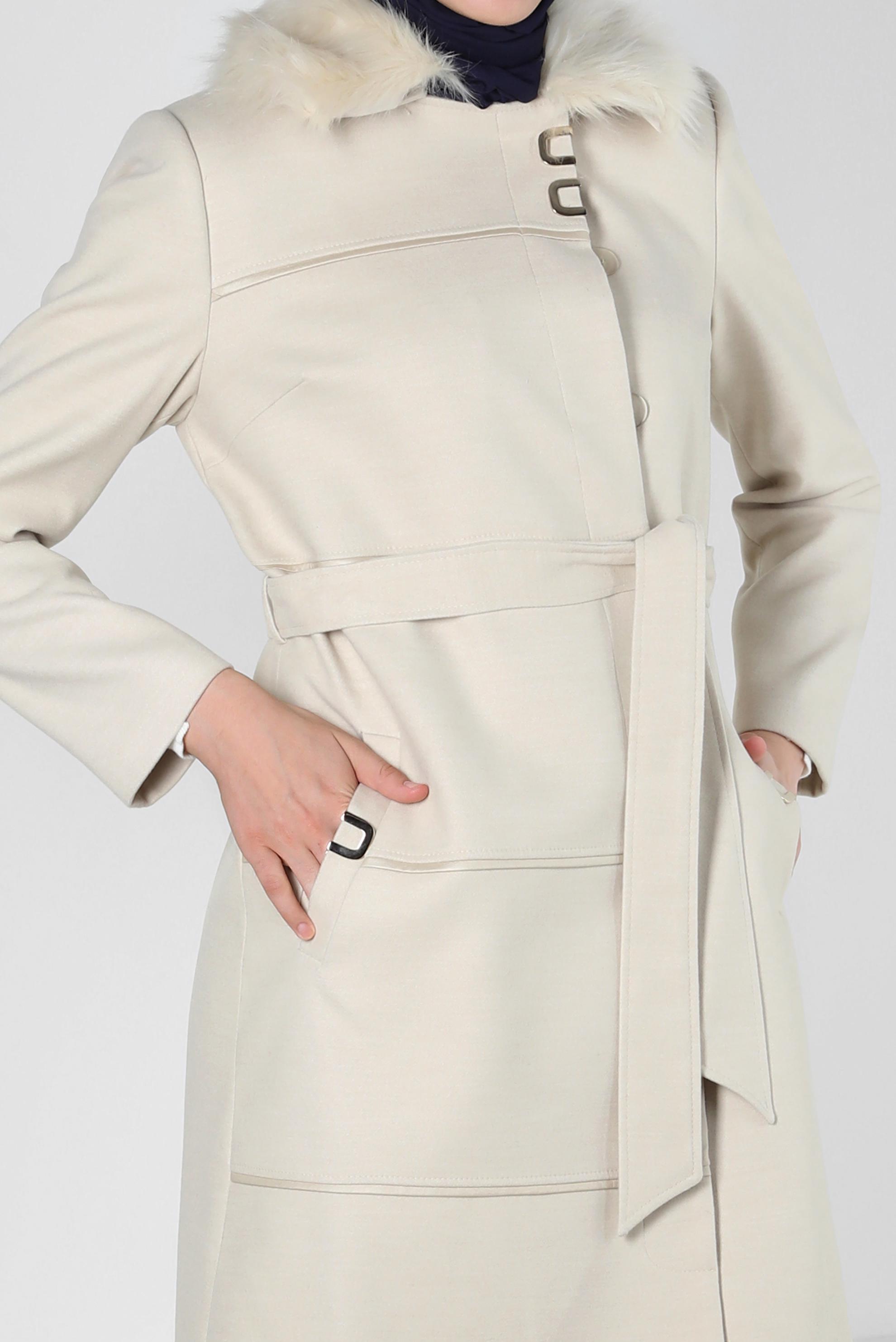 Tesettür giyim BEJ YAKASI KÜRKLÜ KABAN 90402