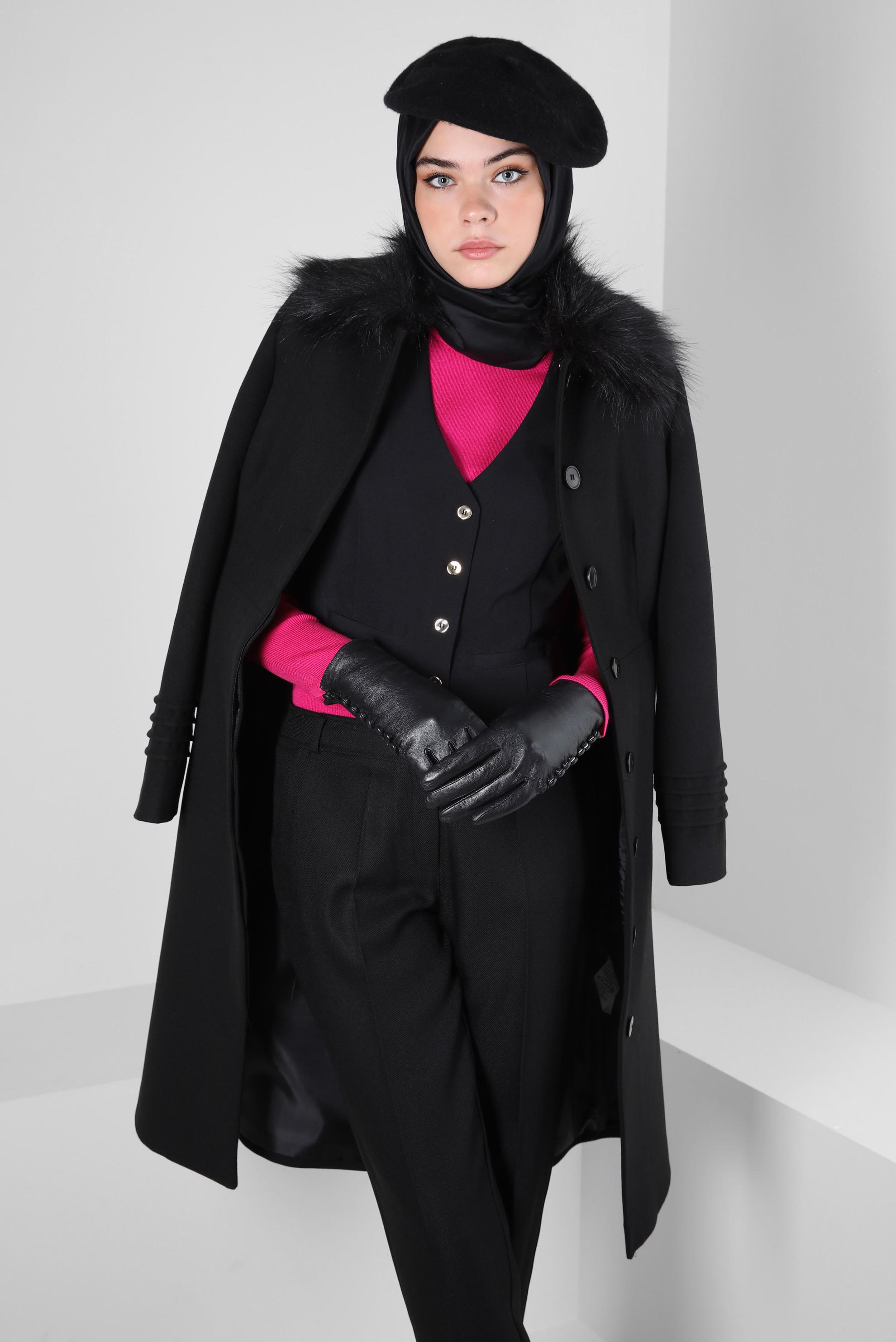 Tesettür giyim SİYAH KÜRK DETAYLI KABAN 90403