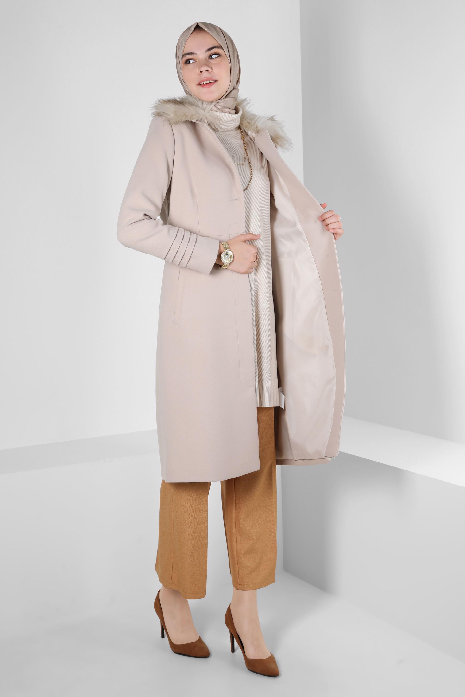 Tesettür giyim EKRU KÜRK DETAYLI KABAN 90403