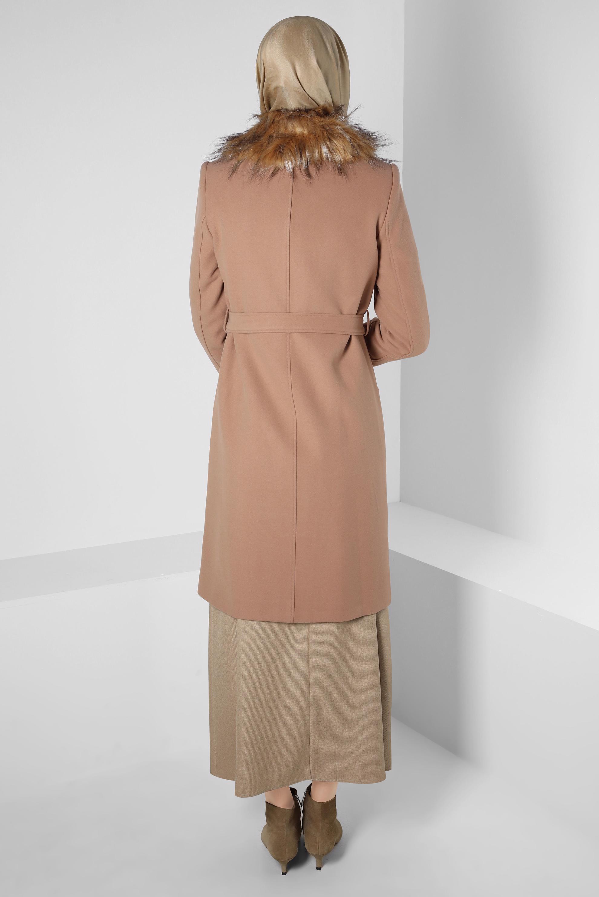 Tesettür giyim TABA ÇIKARILABİLİR KÜRK DETAYLI KABAN 90404