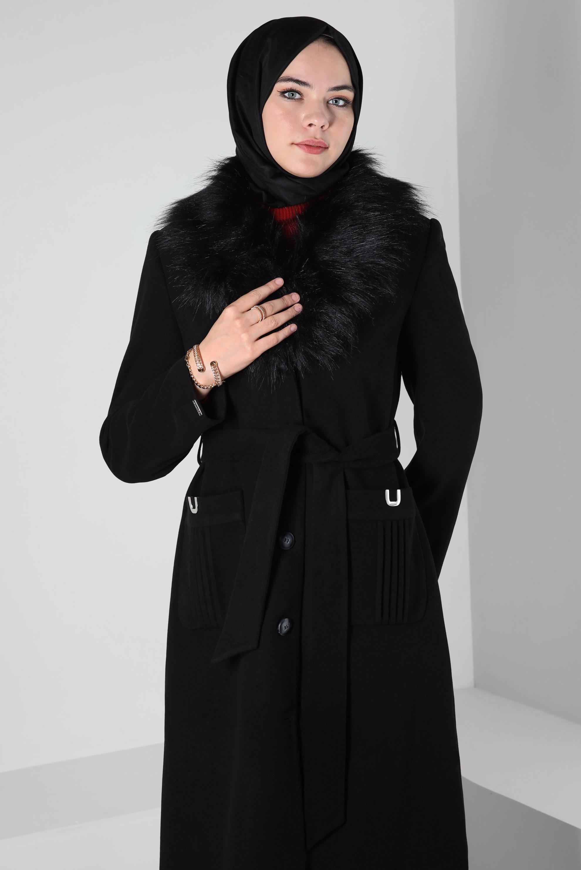 Tesettür giyim SİYAH KÜRK DETAYLI KABAN 90405