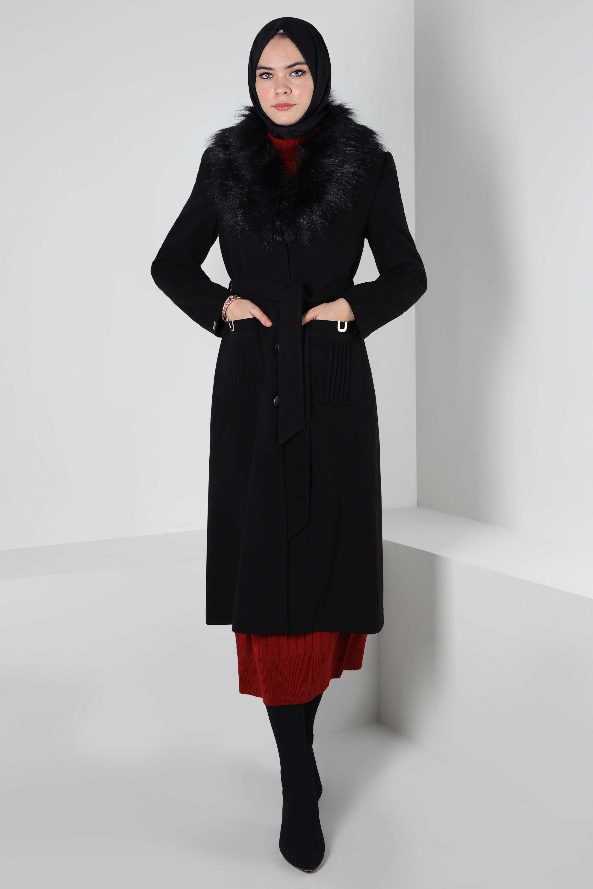 Tesettür giyim SİYAH KÜRK DETAYLI KABAN 90405