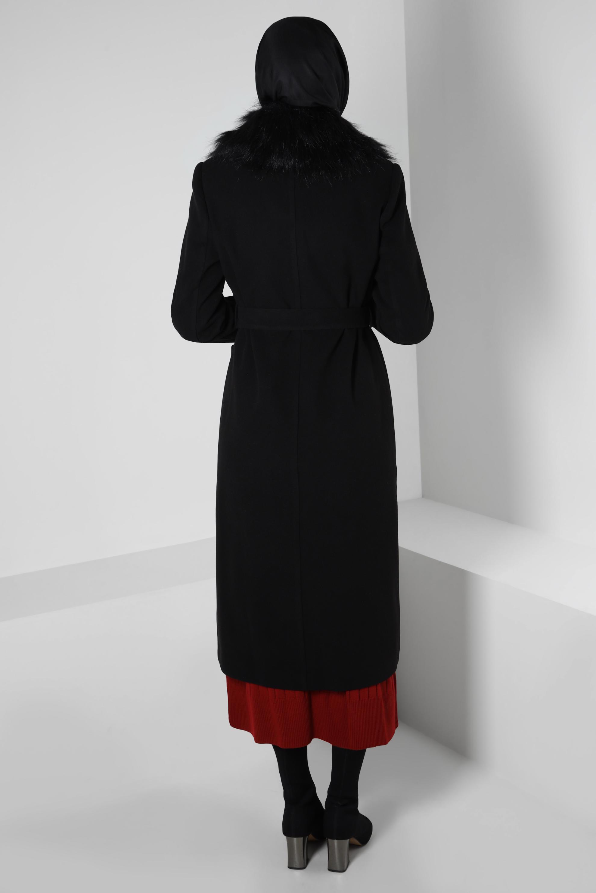 Tesettür giyim SİYAH KÜRK DETAYLI KABAN 90405