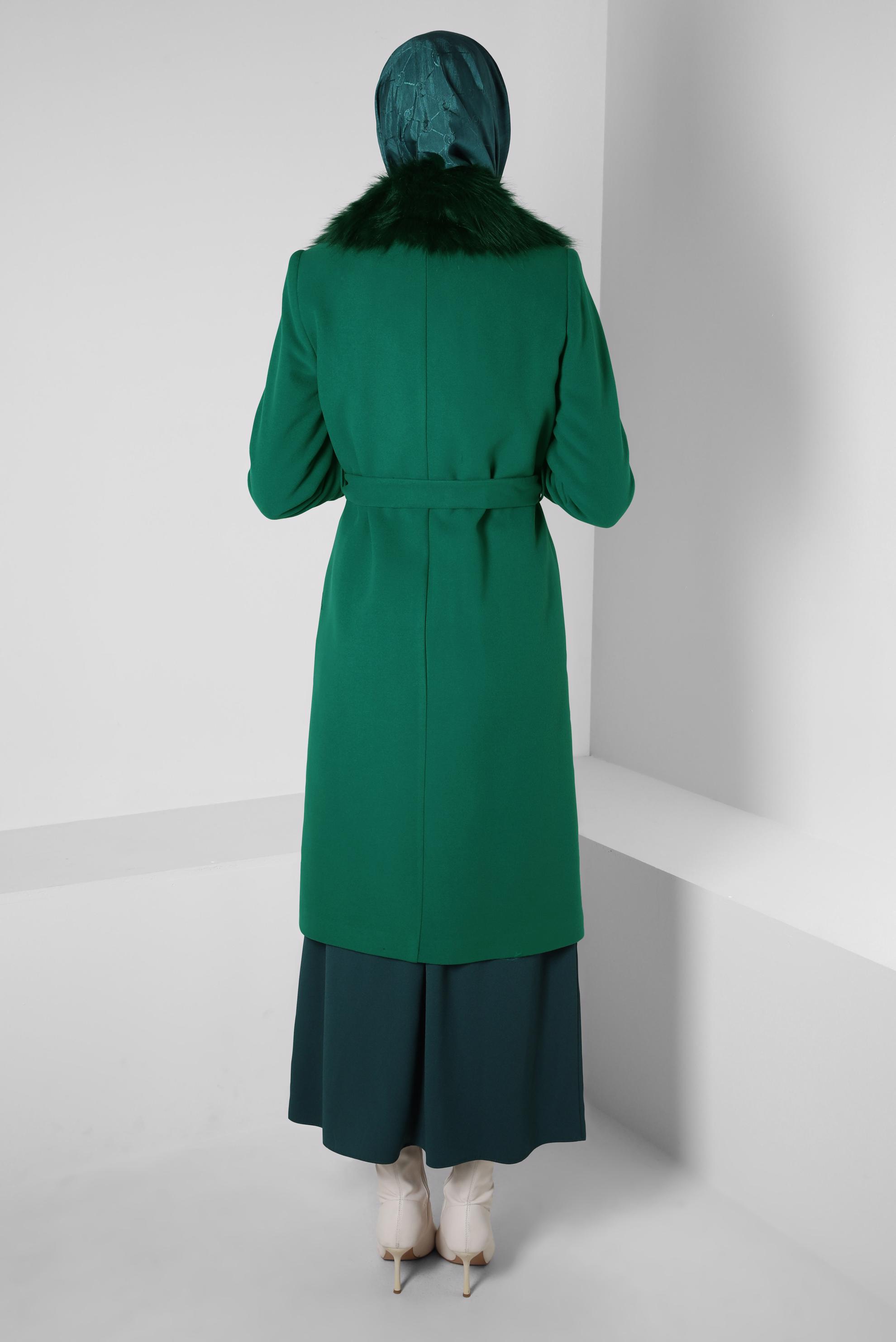 Tesettür giyim YEŞİL KUŞAKLI BROŞ DETAYLI KABAN 90406