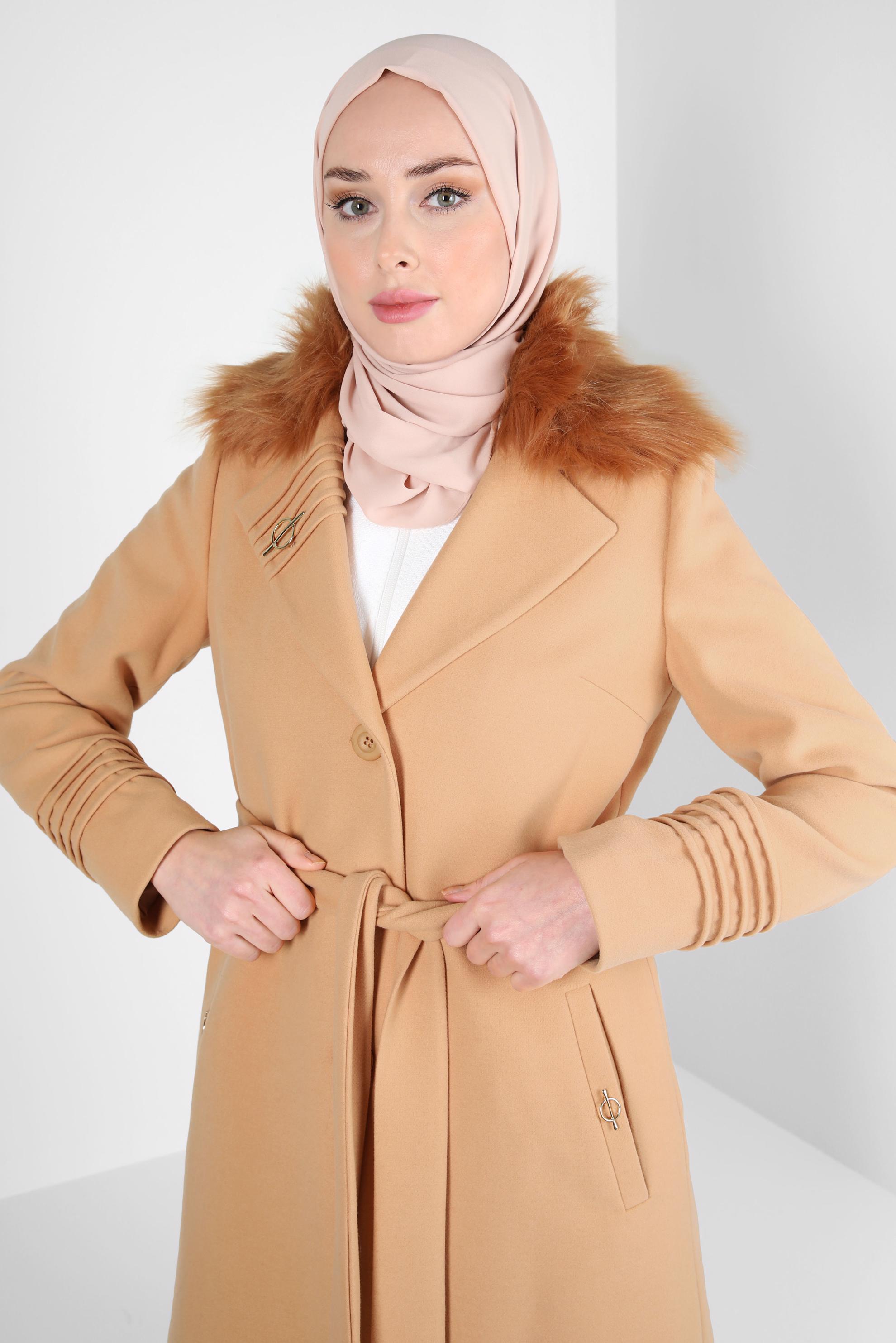 Tesettür giyim KAHVE KUŞAKLI BROŞ DETAYLI KABAN 90406