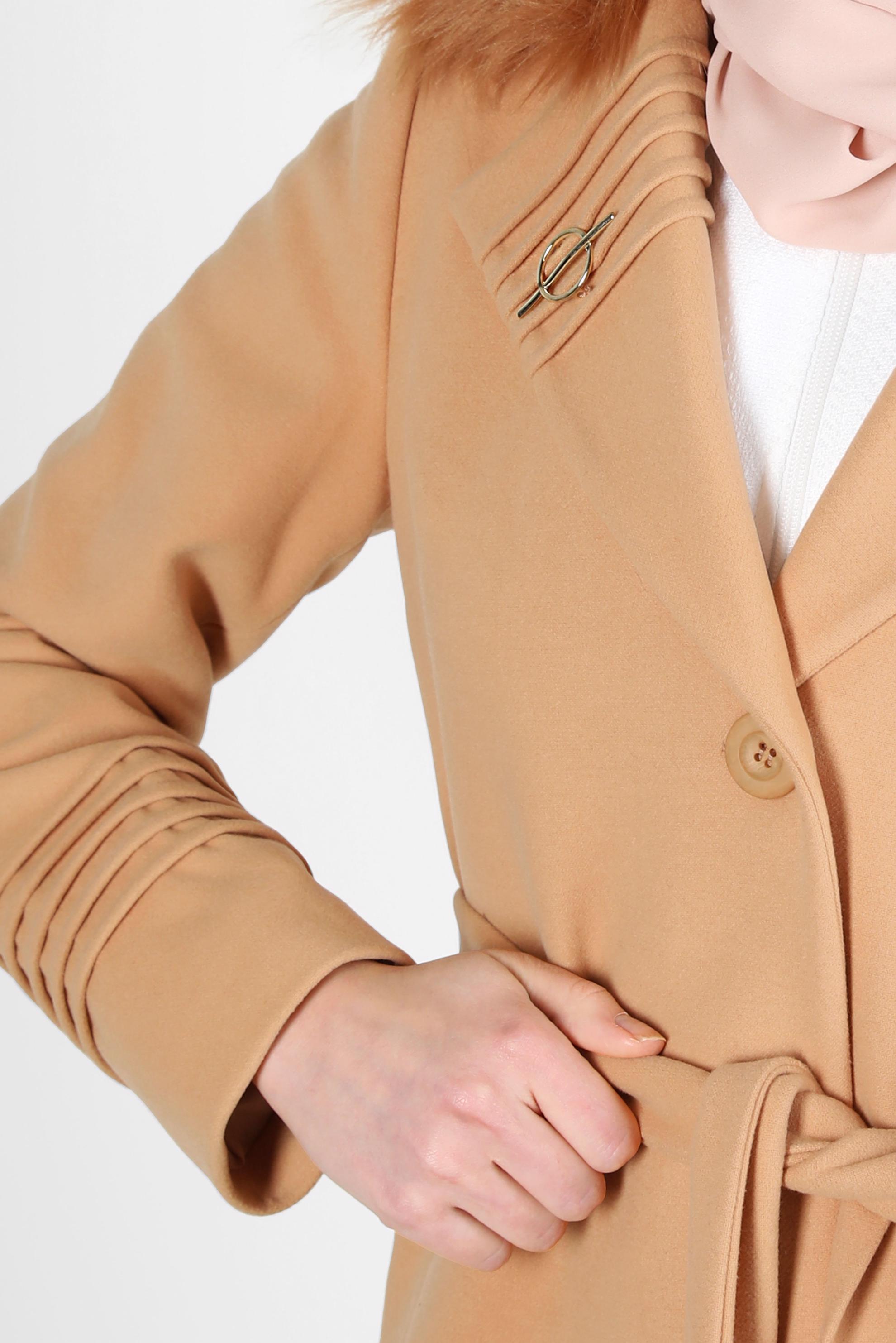 Tesettür giyim KAHVE KUŞAKLI BROŞ DETAYLI KABAN 90406