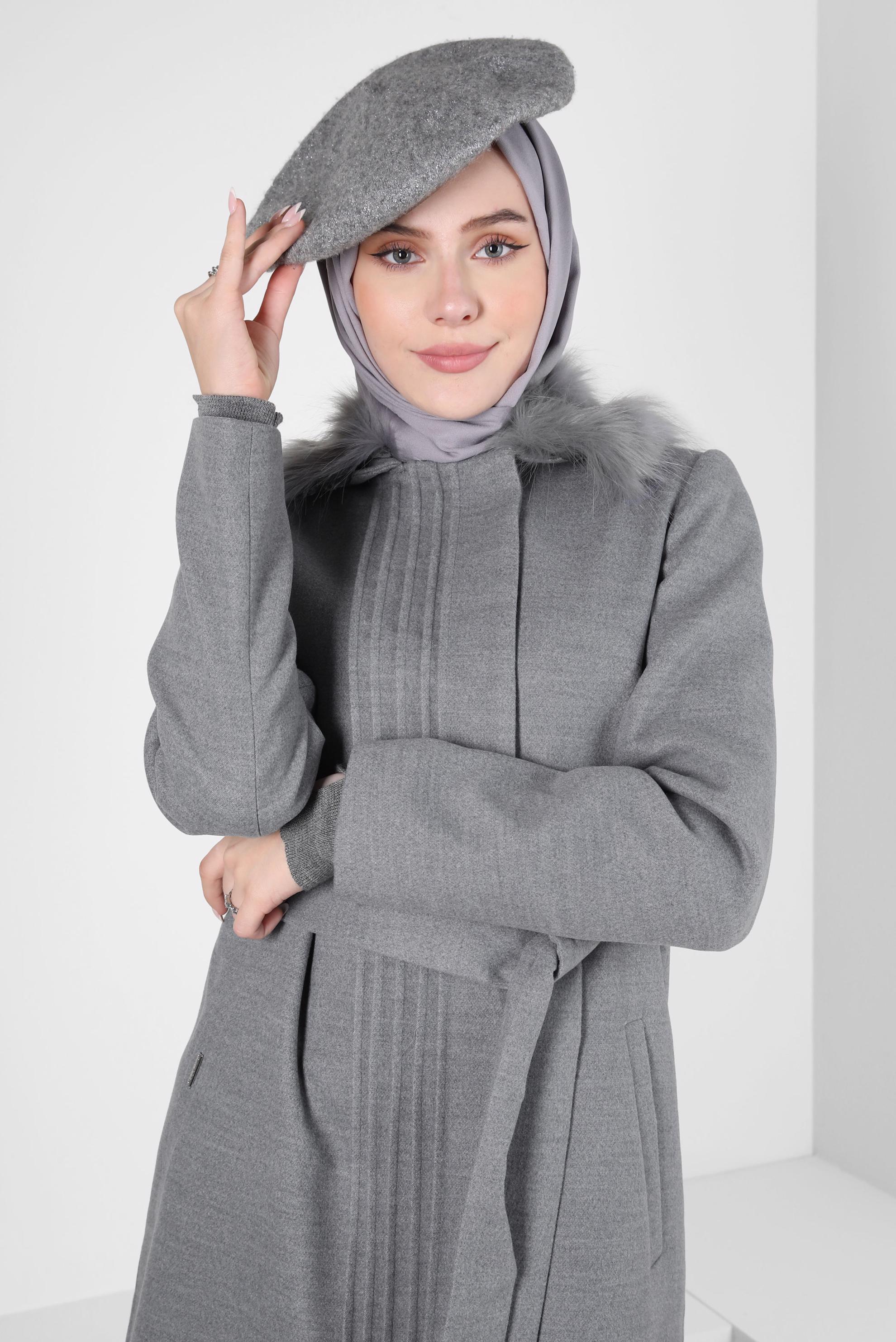 Tesettür giyim GRİ KÜRK DETAYLI KUŞAKLI KABAN 90407