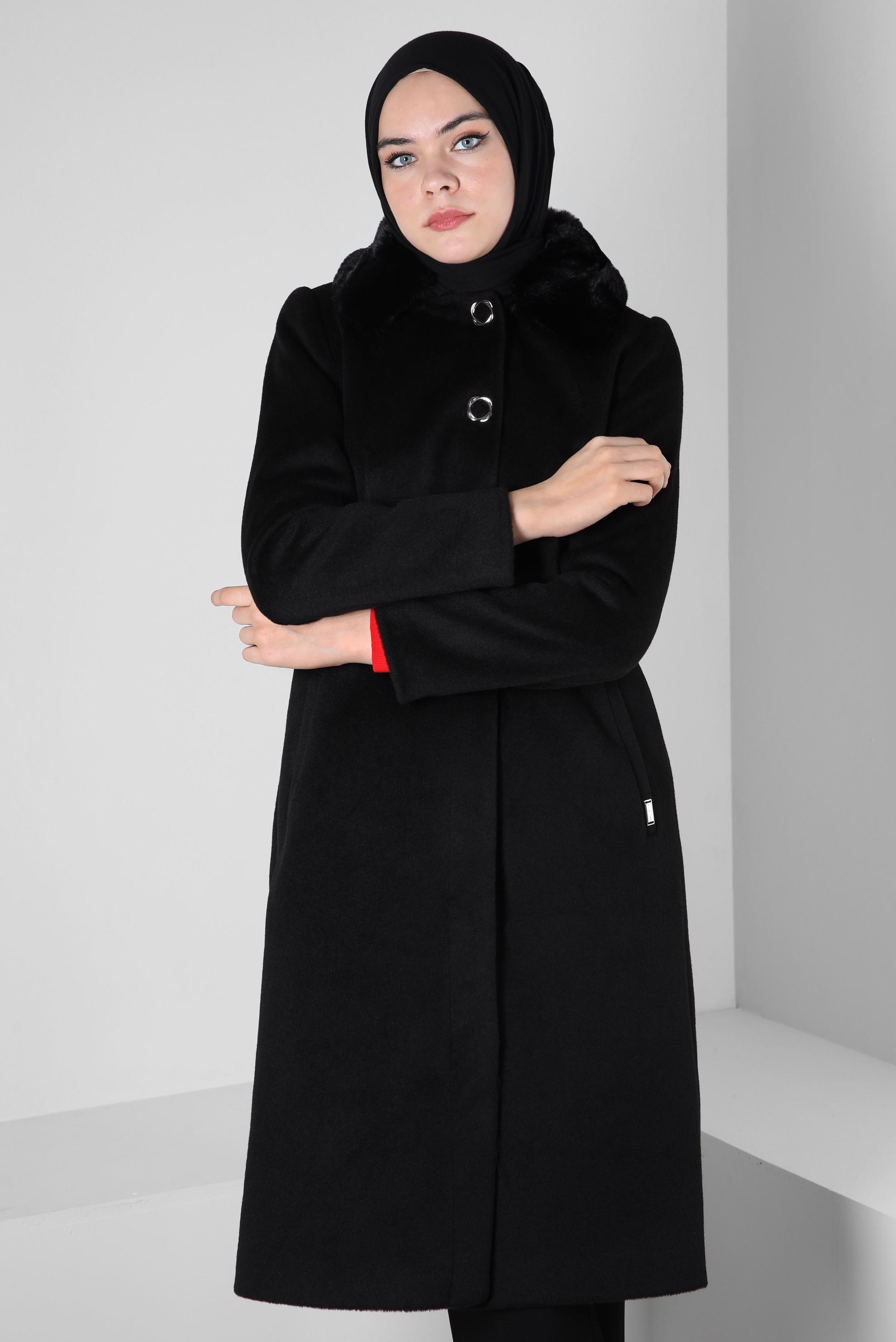Tesettür giyim SİYAH KÜRK DETAYLI KABAN 90410