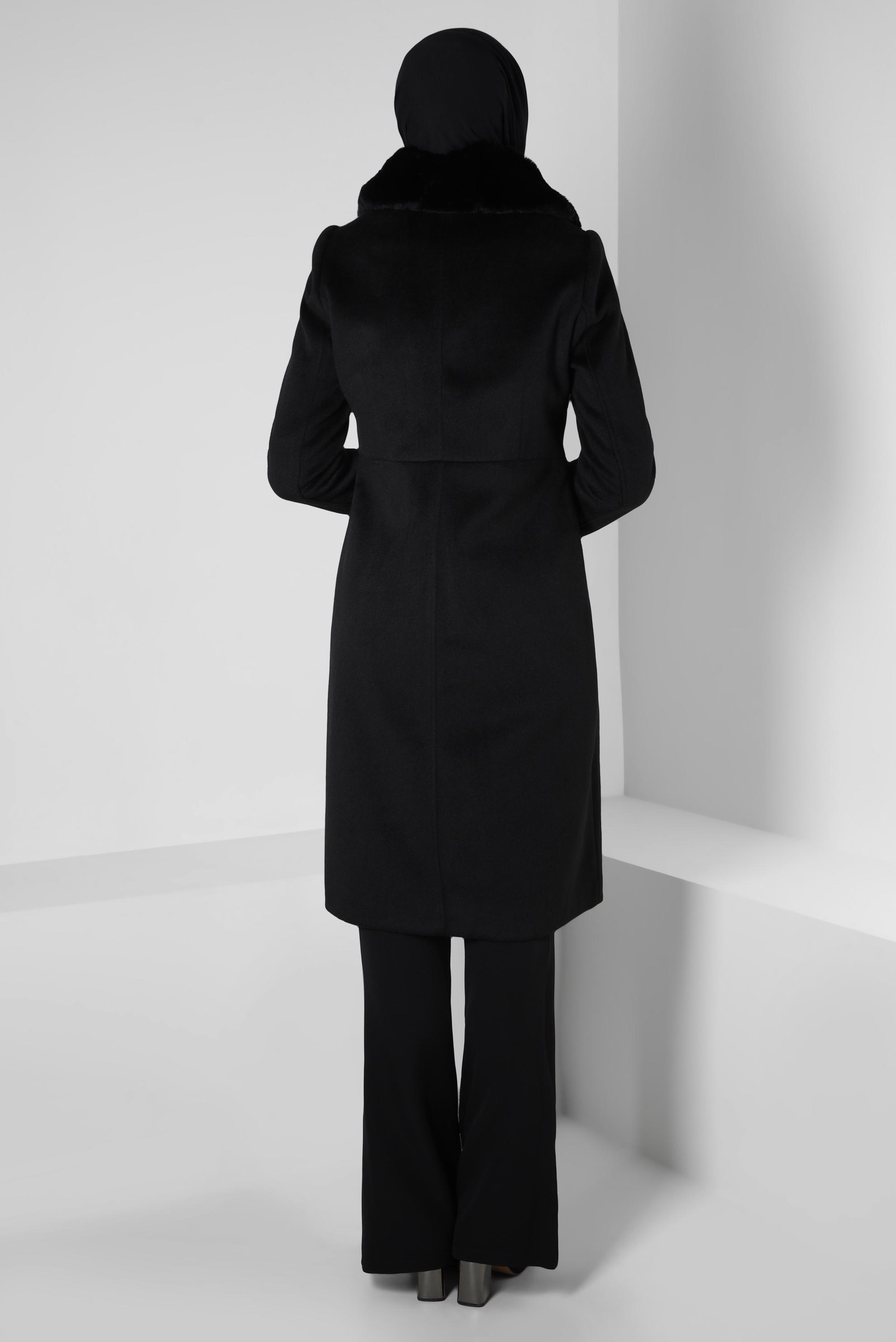 Tesettür giyim SİYAH KÜRK DETAYLI KABAN 90410