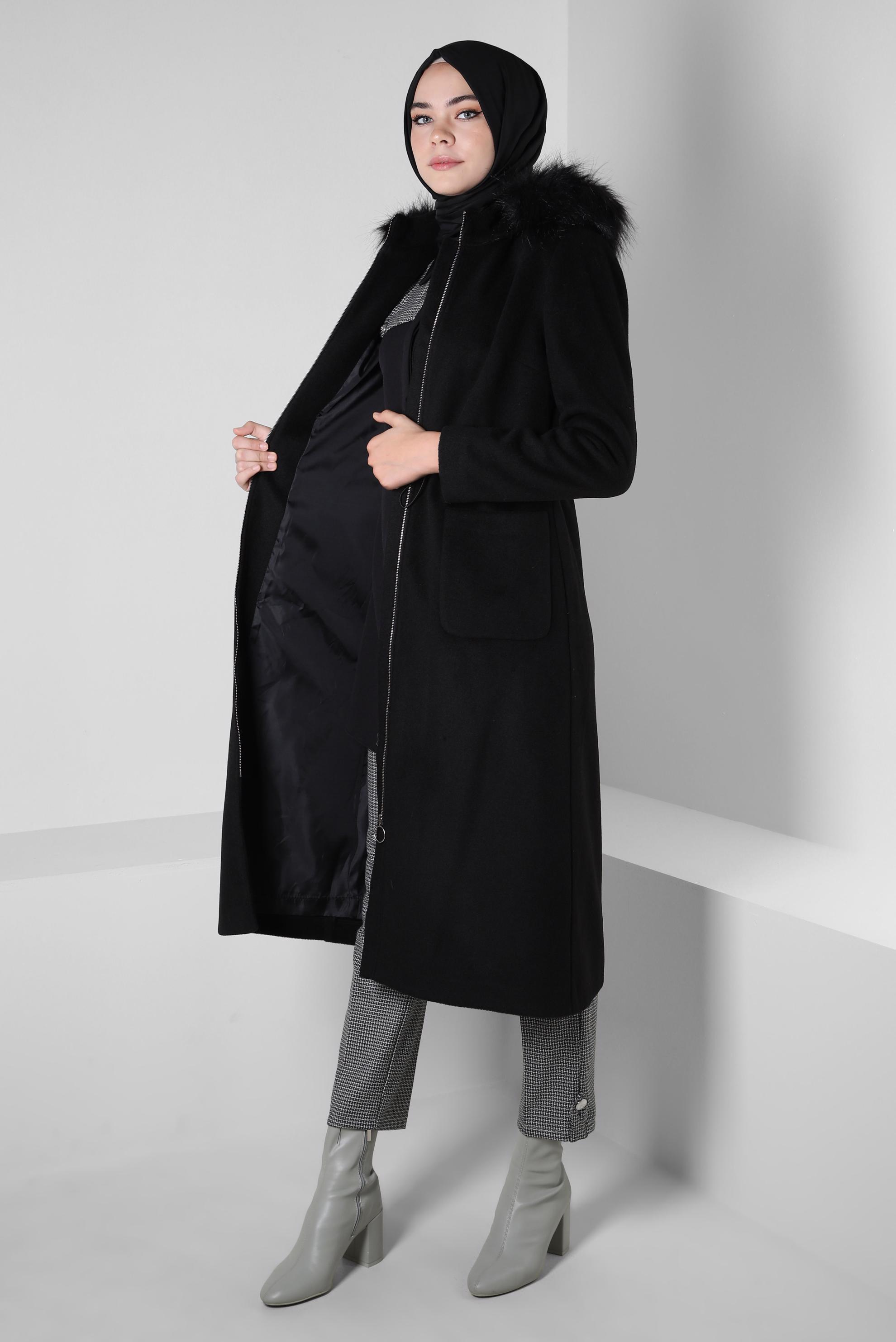 Tesettür giyim SİYAH KAPÜŞONU KÜRKLÜ KABAN 90412