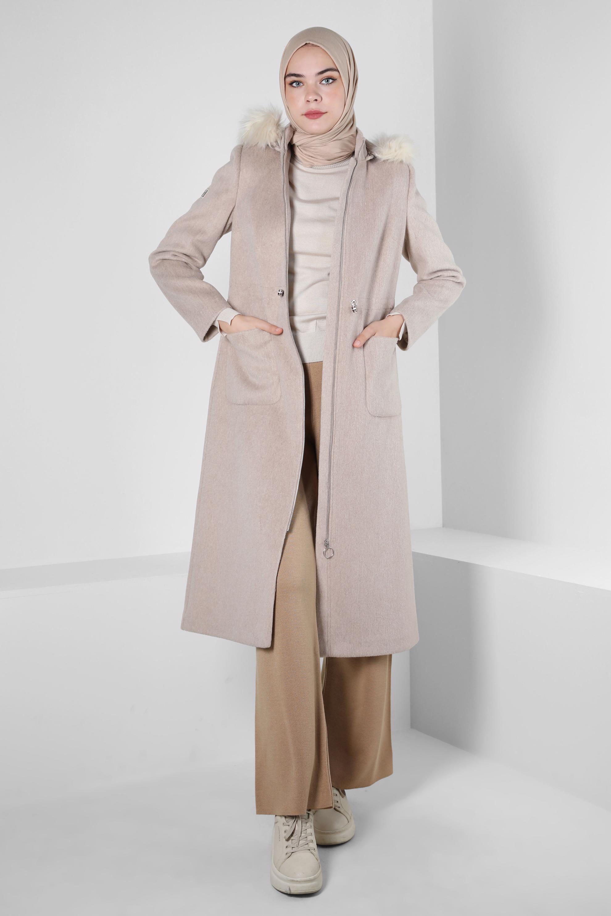 Tesettür giyim BEJ KAPÜŞONU KÜRKLÜ KABAN 90412
