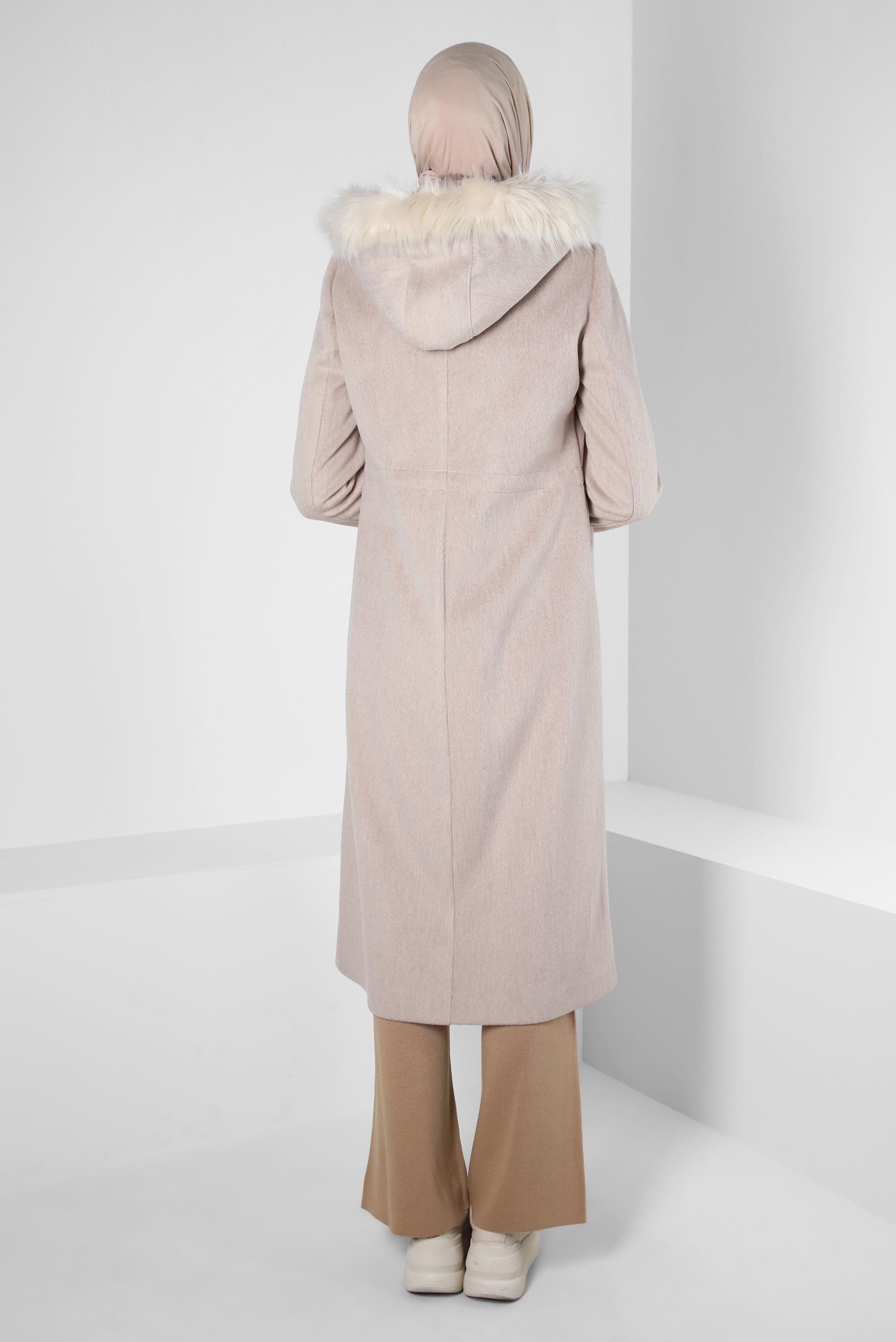 Tesettür giyim BEJ KAPÜŞONU KÜRKLÜ KABAN 90412