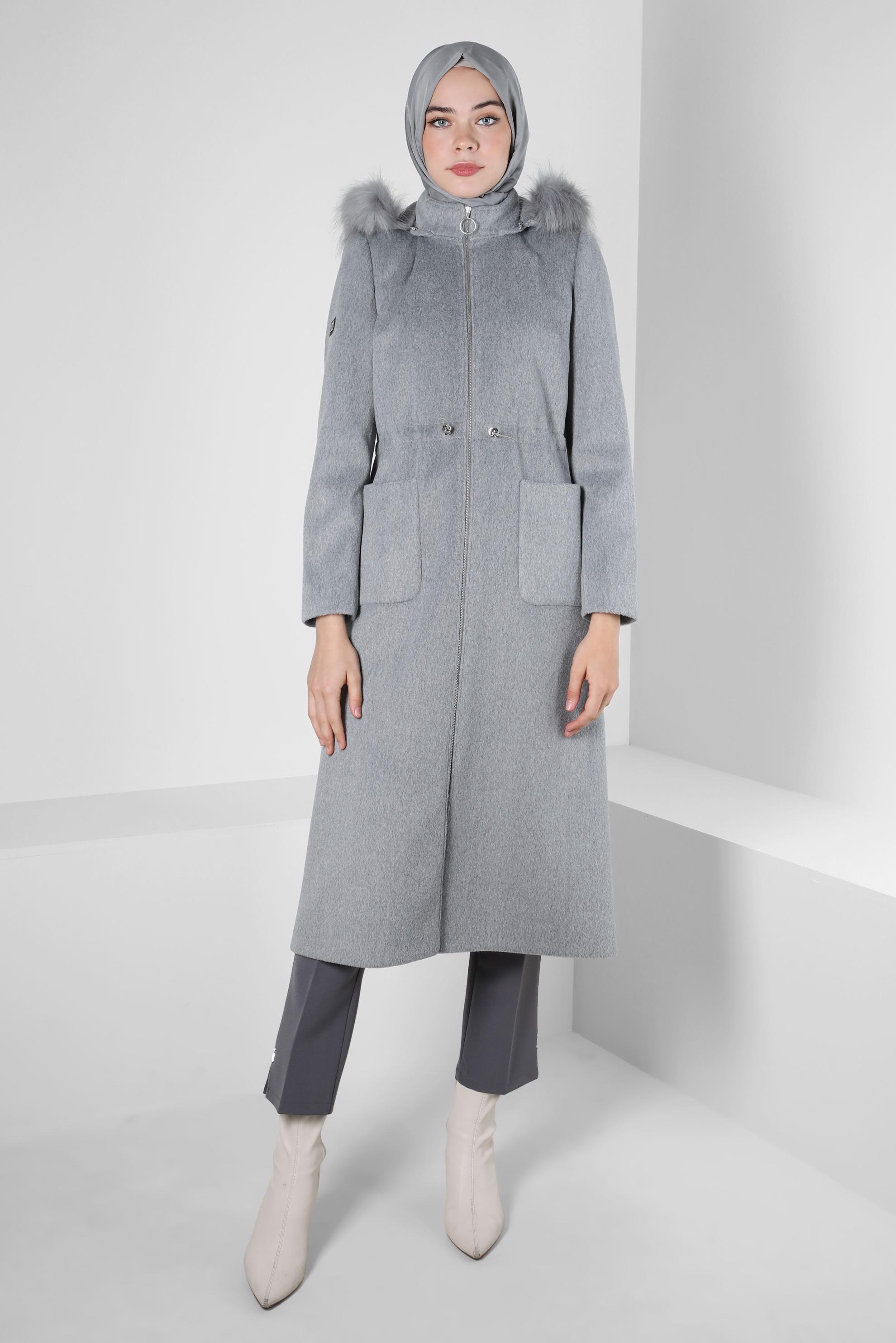 Tesettür giyim GRİ KAPÜŞONU KÜRKLÜ KABAN 90412