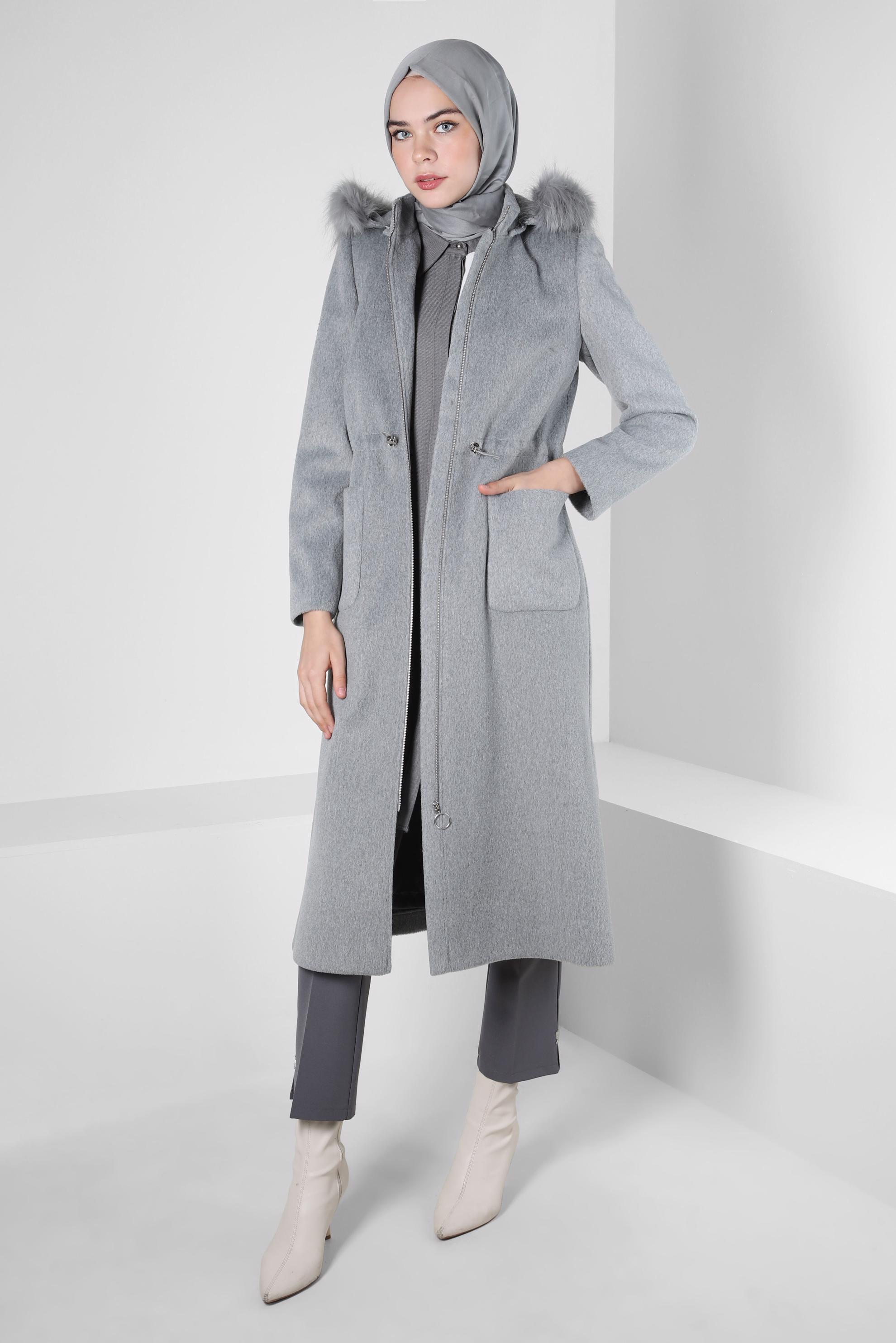 Tesettür giyim GRİ KAPÜŞONU KÜRKLÜ KABAN 90412