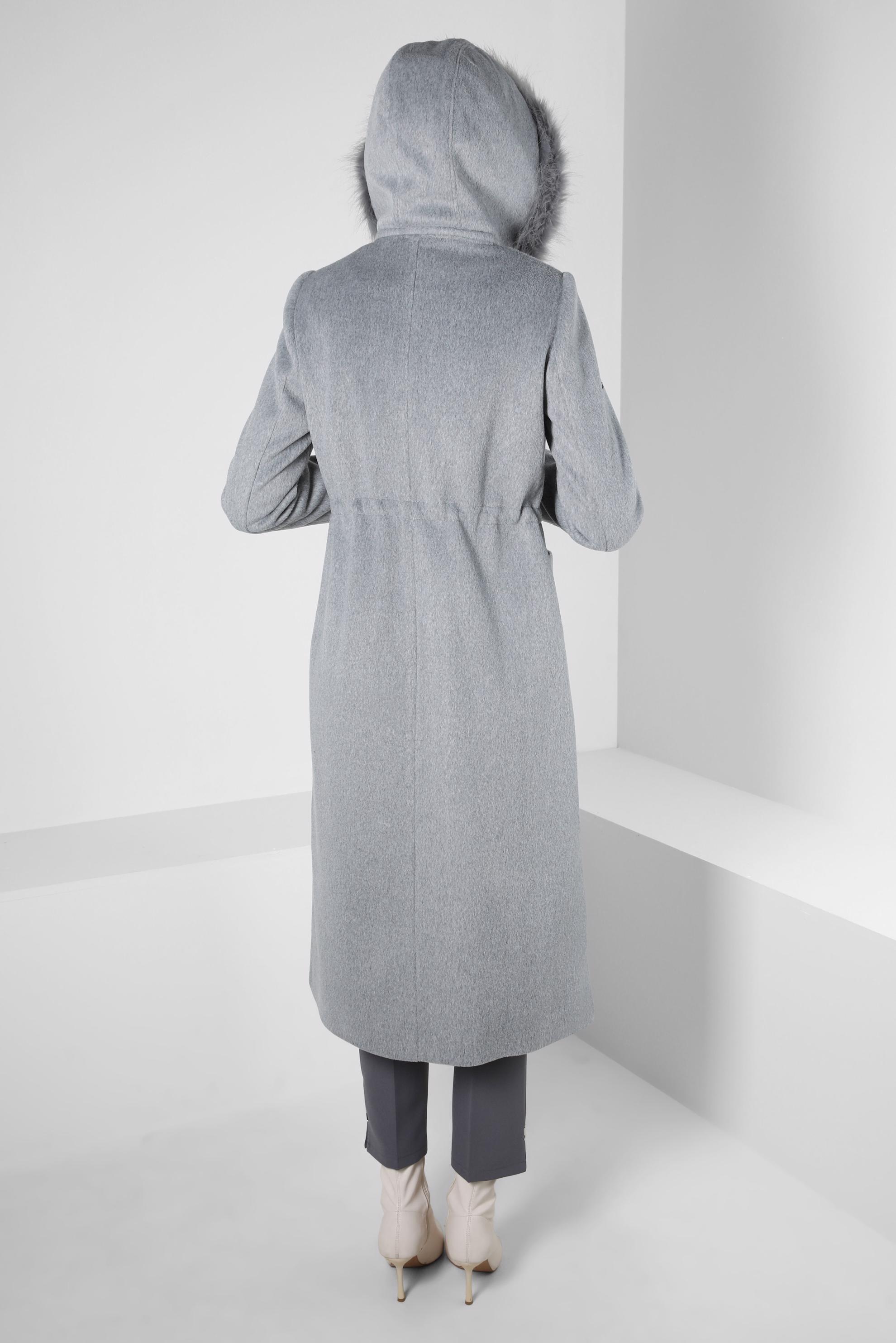 Tesettür giyim GRİ KAPÜŞONU KÜRKLÜ KABAN 90412