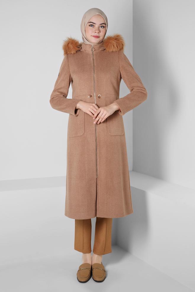 Tesettür giyim KAHVE KAPÜŞONU KÜRKLÜ KABAN 90412 - ALVİNA