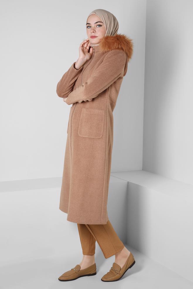 Tesettür giyim KAHVE KAPÜŞONU KÜRKLÜ KABAN 90412 - ALVİNA