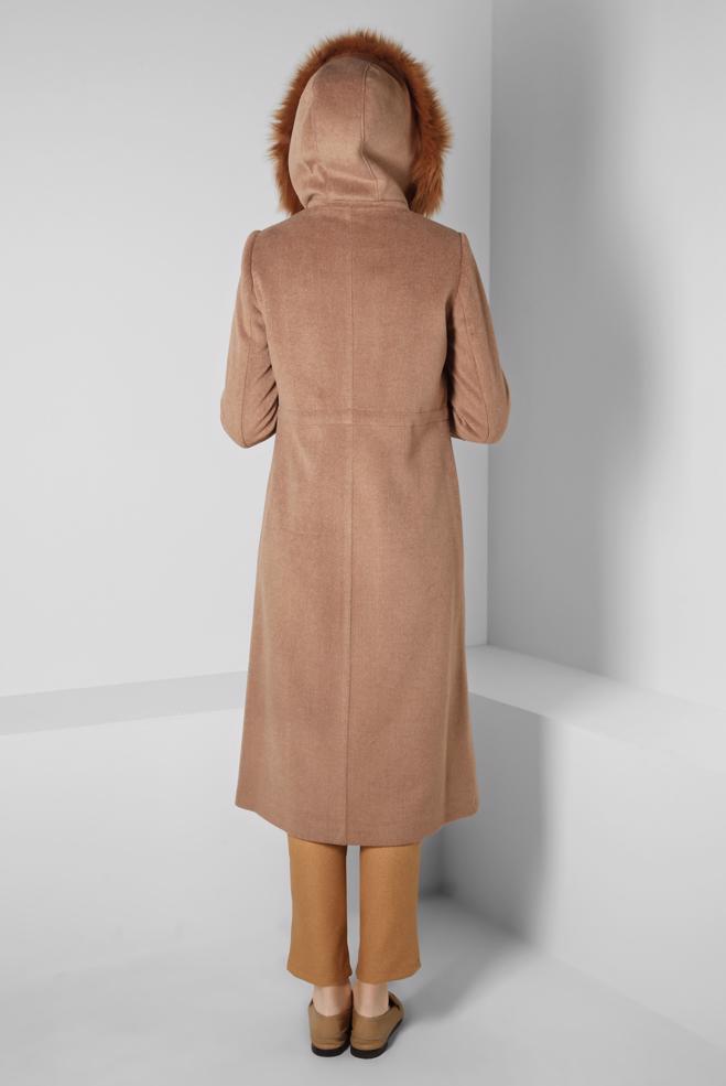 Tesettür giyim KAHVE KAPÜŞONU KÜRKLÜ KABAN 90412 - ALVİNA