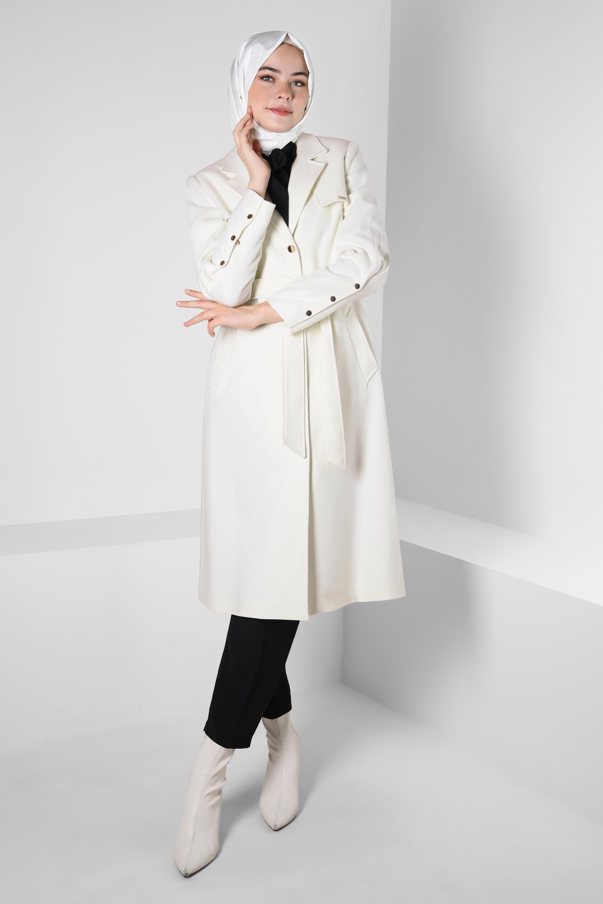 Tesettür giyim BEYAZ KUŞAKLI KABAN 90413