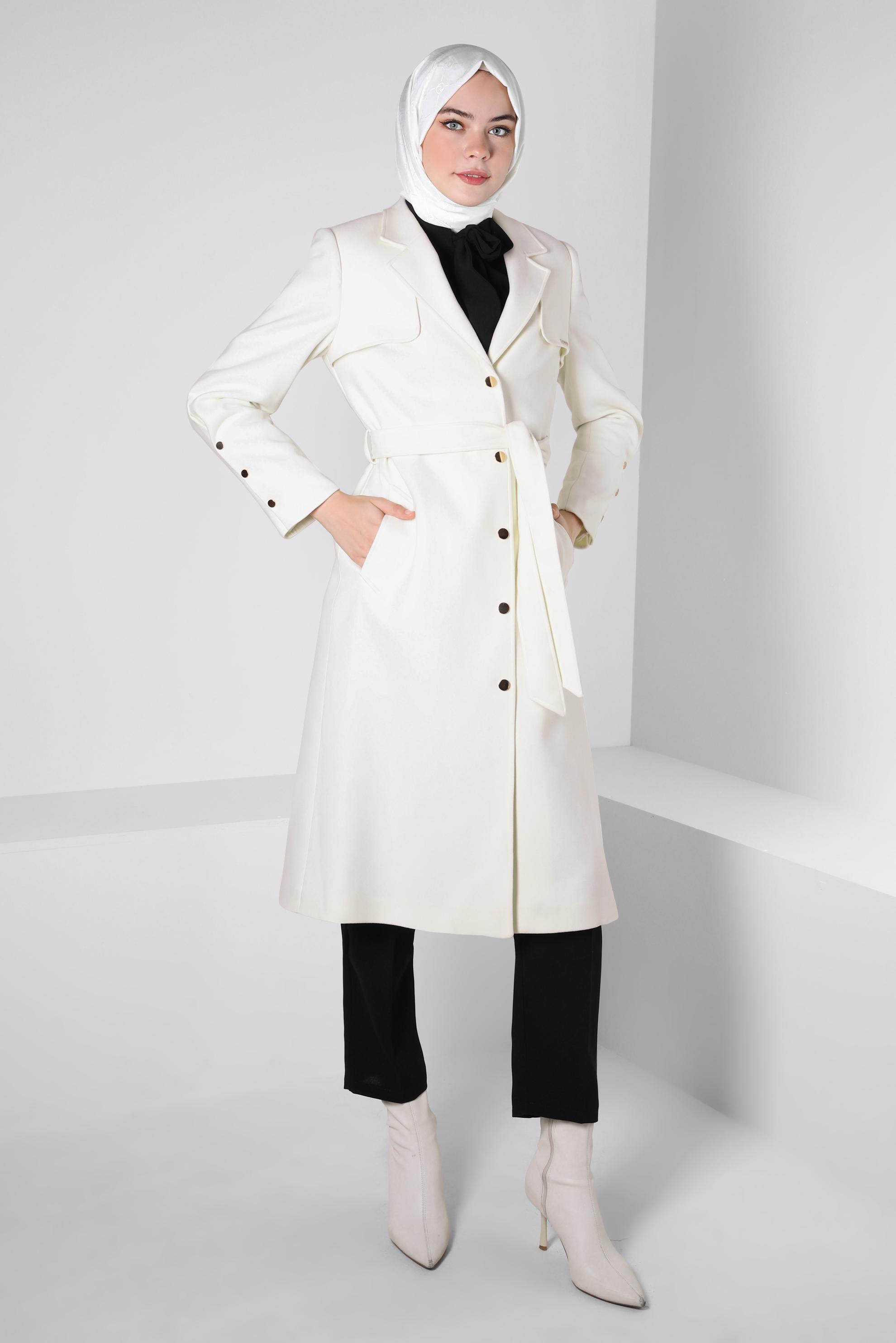 Tesettür giyim BEYAZ KUŞAKLI KABAN 90413