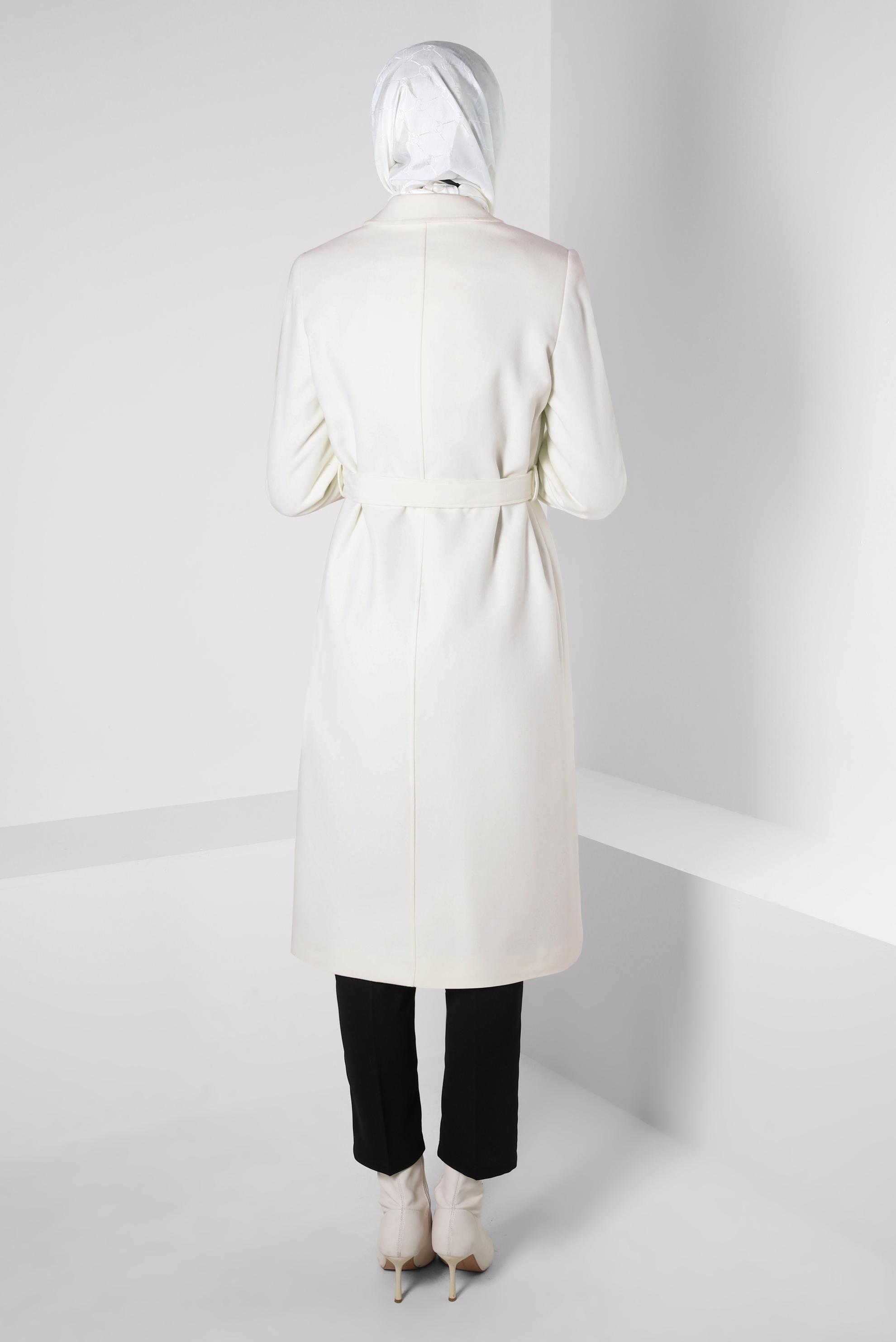 Tesettür giyim BEYAZ KUŞAKLI KABAN 90413