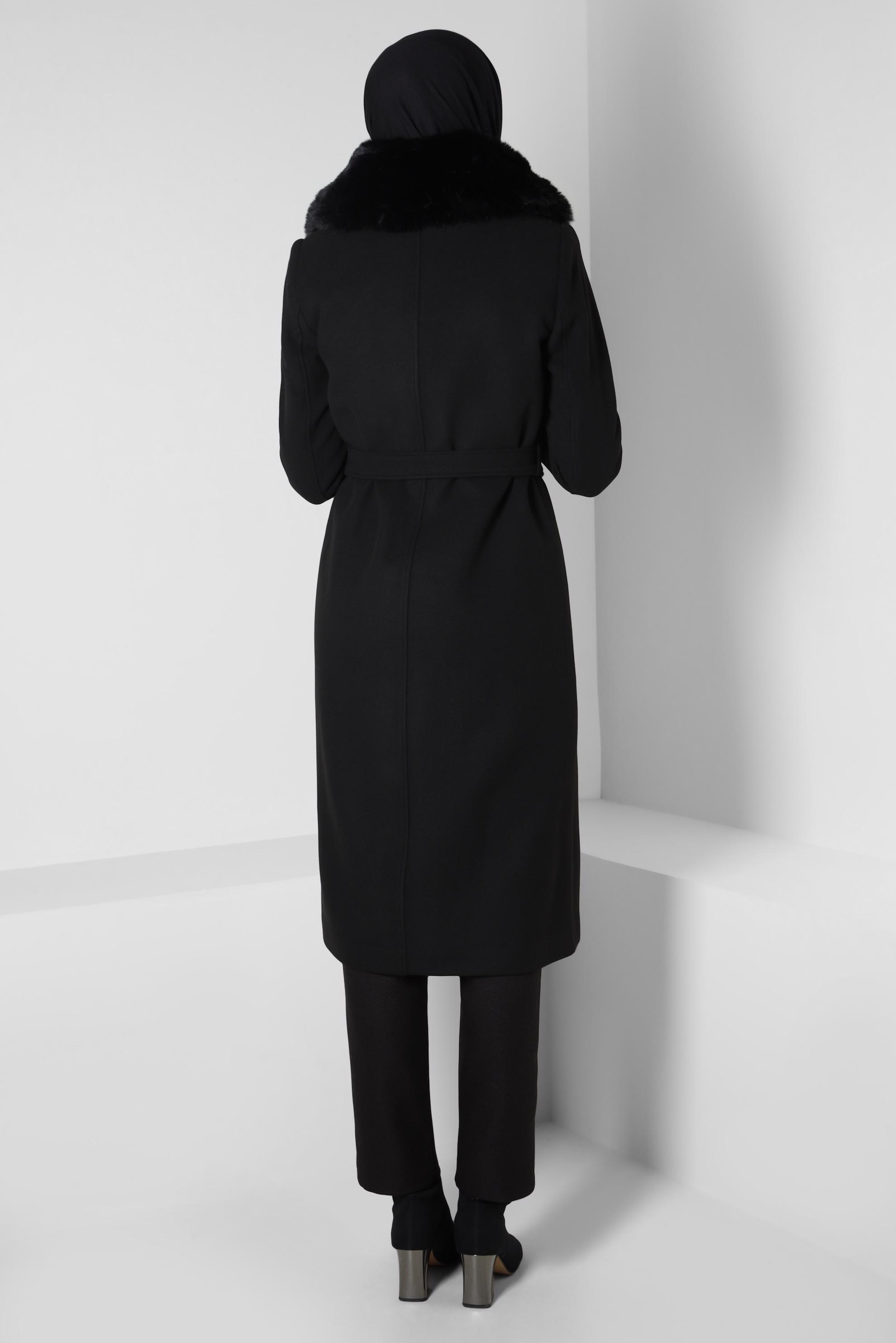 Tesettür giyim SİYAH KÜRK DETAYLI KUŞAKLI KABAN 90414