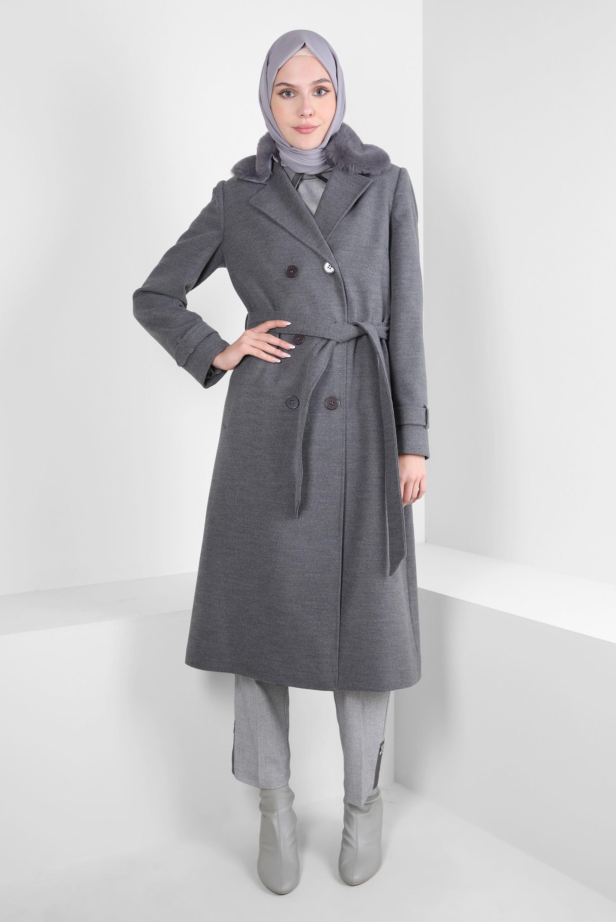Tesettür giyim GRİ KÜRK DETAYLI KUŞAKLI KABAN 90414