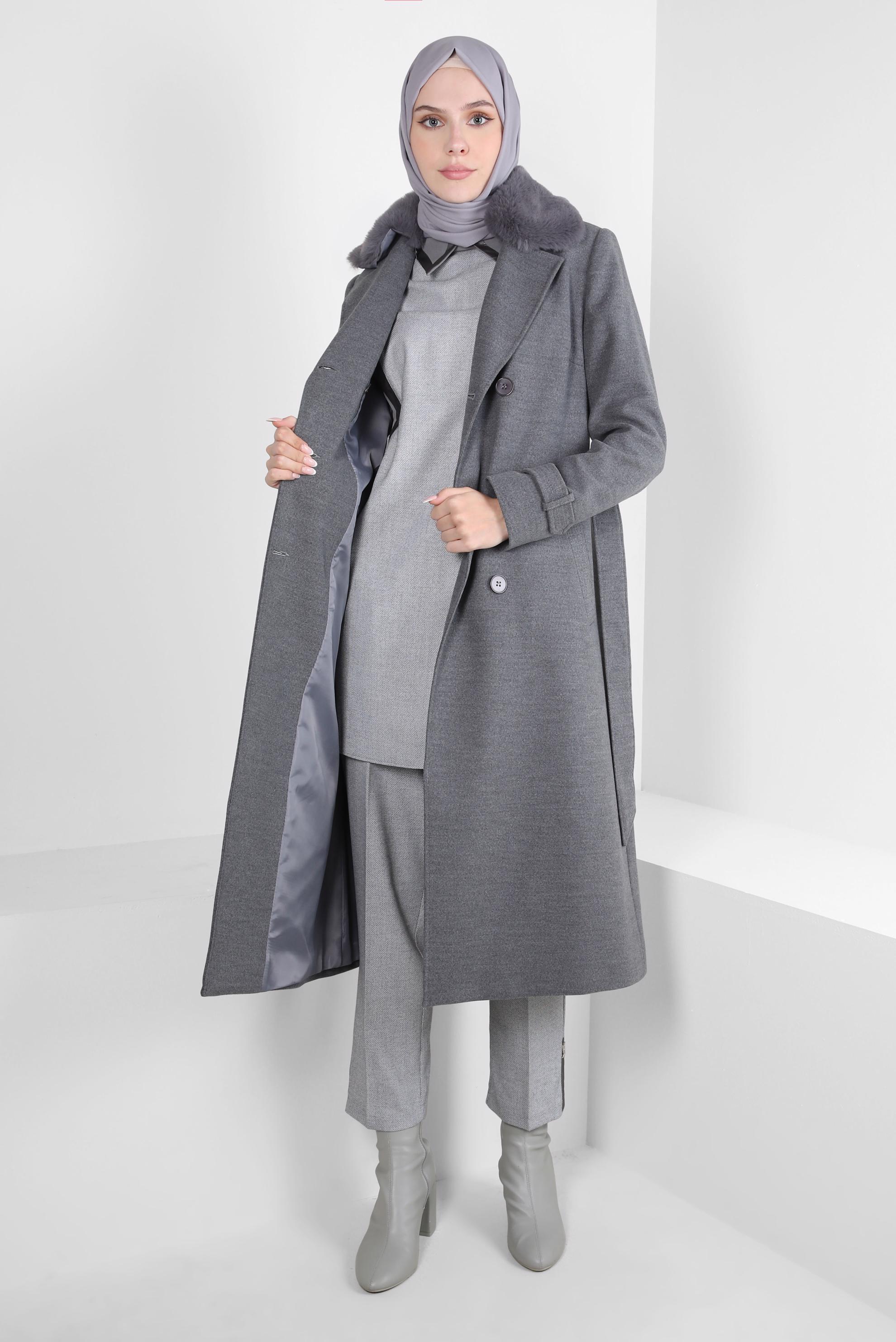 Tesettür giyim GRİ KÜRK DETAYLI KUŞAKLI KABAN 90414
