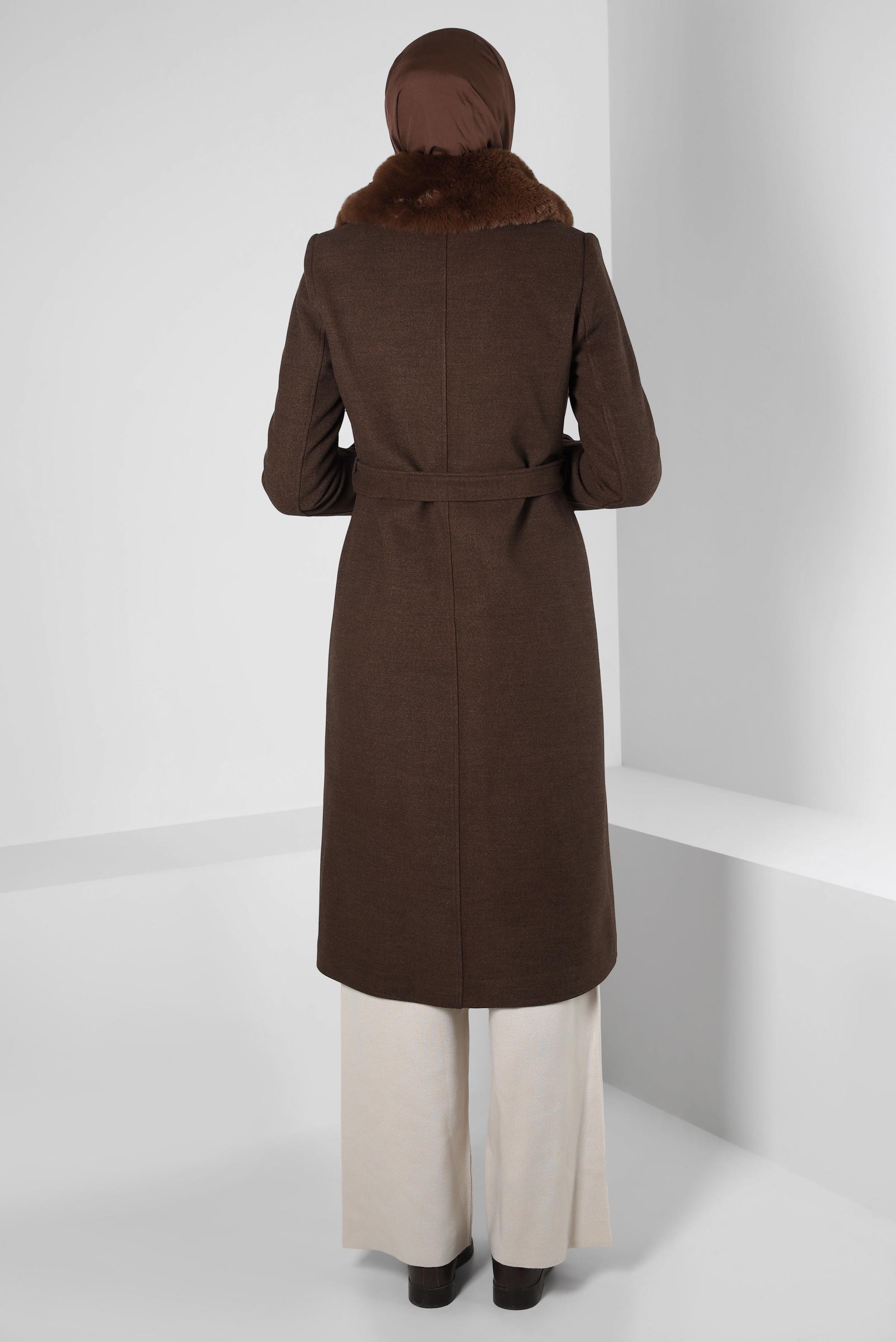 Tesettür giyim KAHVE KÜRK DETAYLI KUŞAKLI KABAN 90414