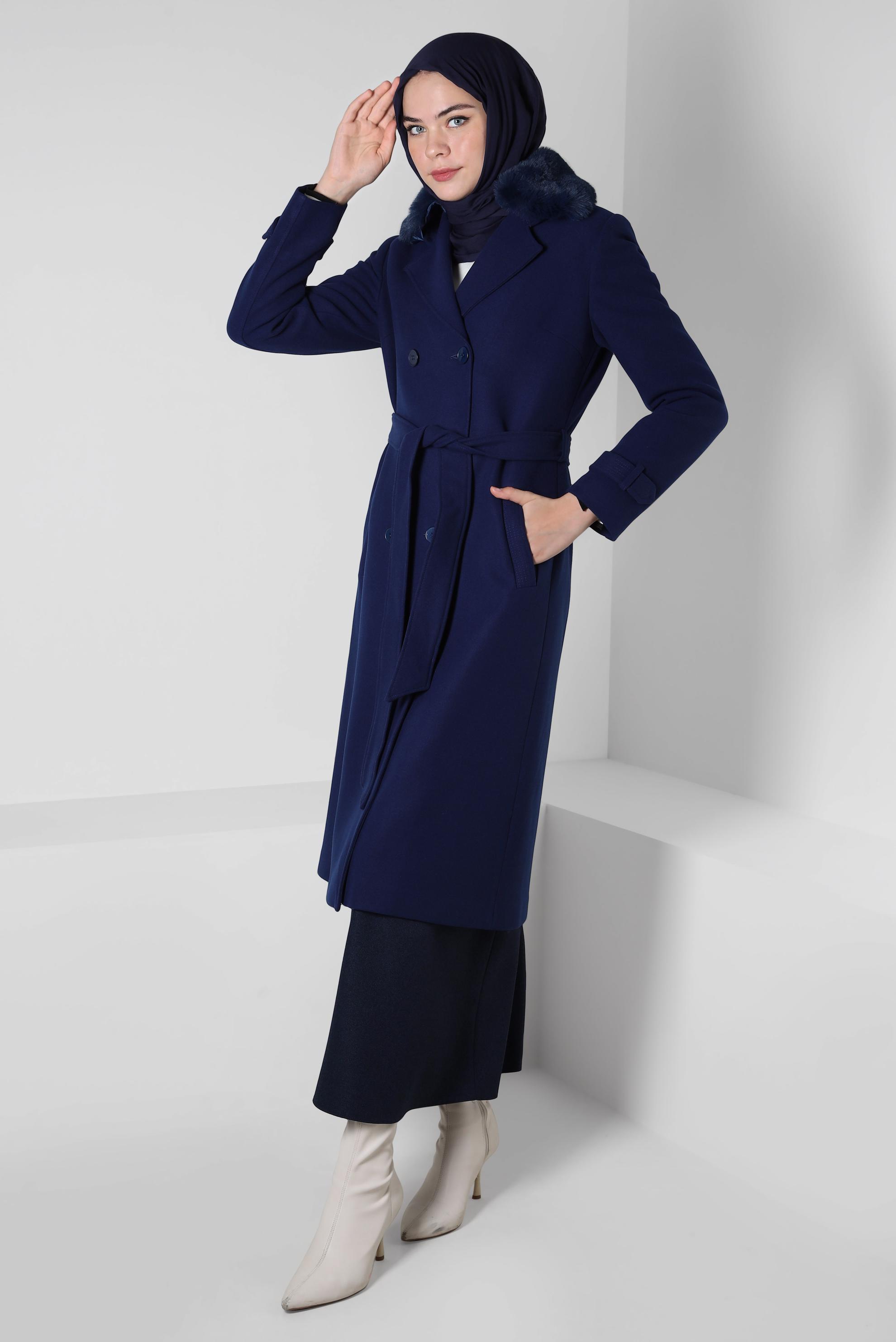 Tesettür giyim MAVİ KÜRK DETAYLI KUŞAKLI KABAN 90414