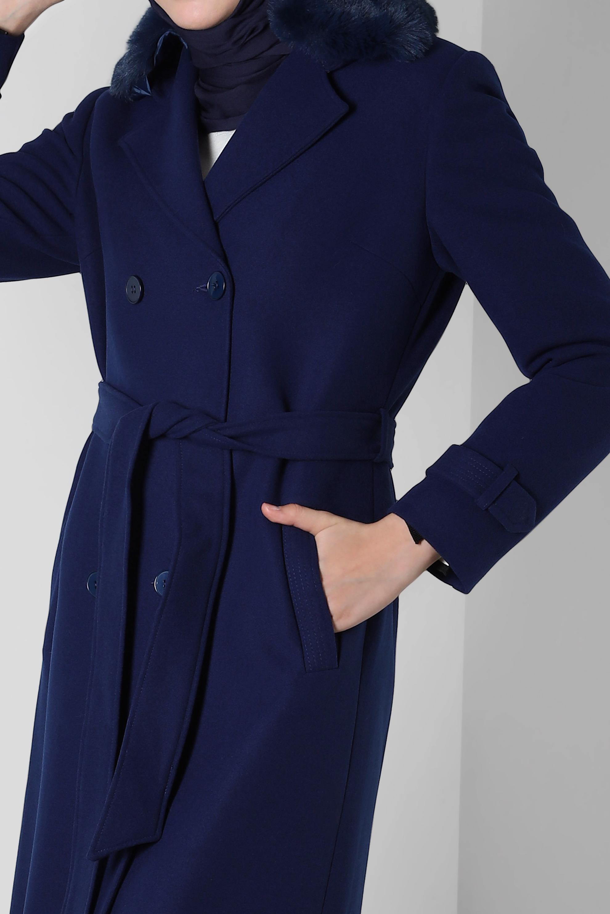 Tesettür giyim MAVİ KÜRK DETAYLI KUŞAKLI KABAN 90414