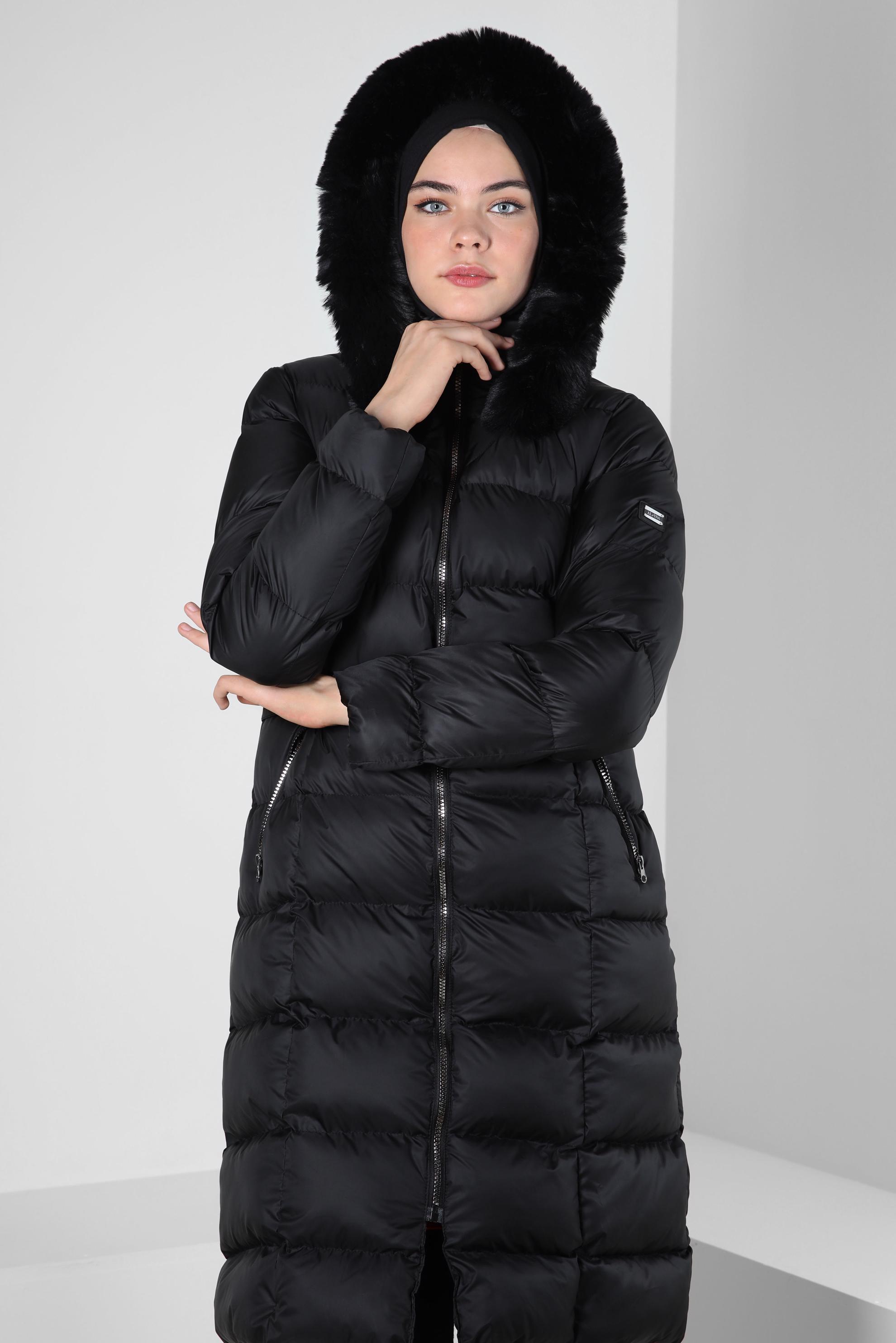 Tesettür giyim SİYAH KAPÜŞONLU ŞİŞME KABAN 90421