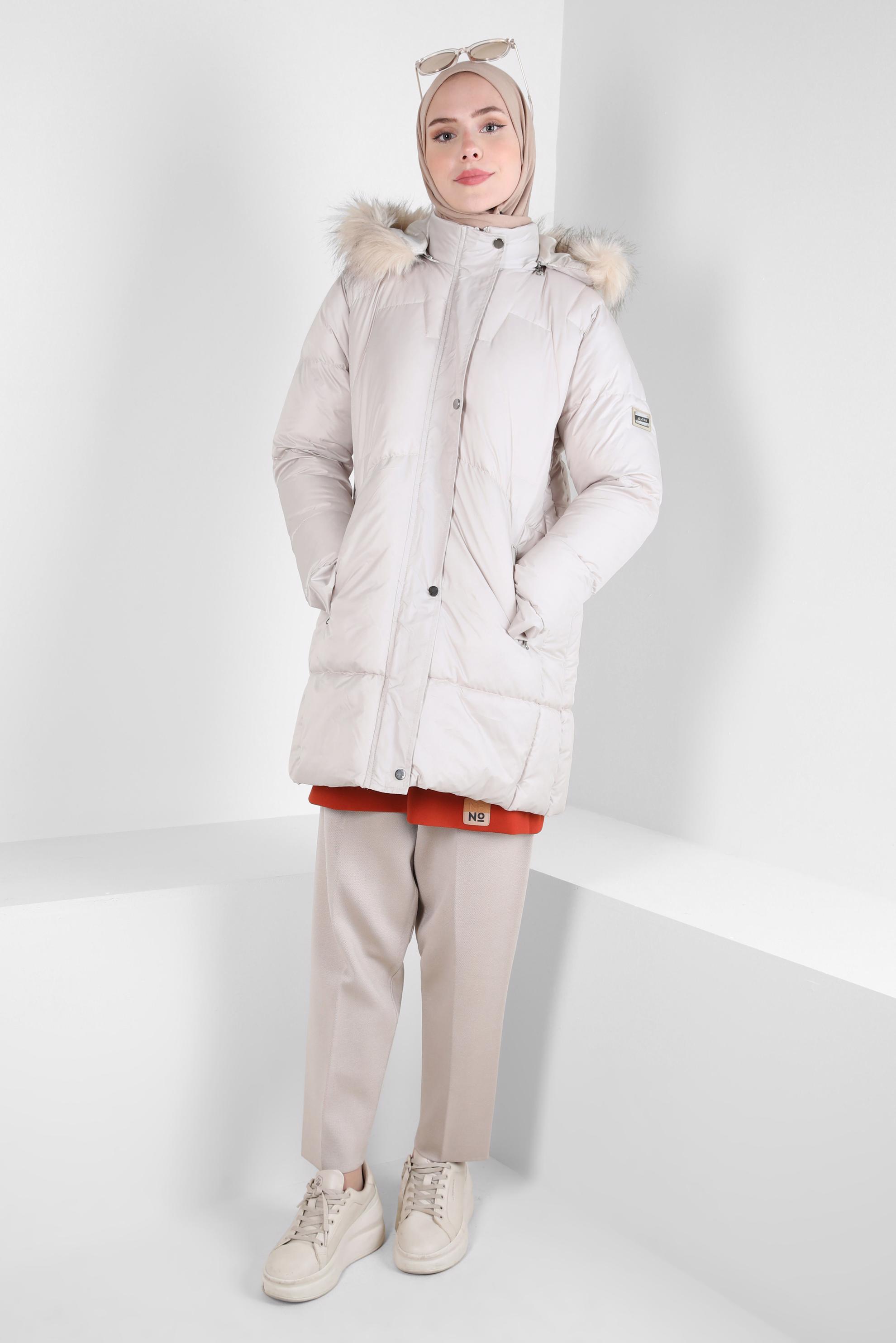 Tesettür giyim BEJ KAPÜŞONLU ŞİŞME KABAN 90424