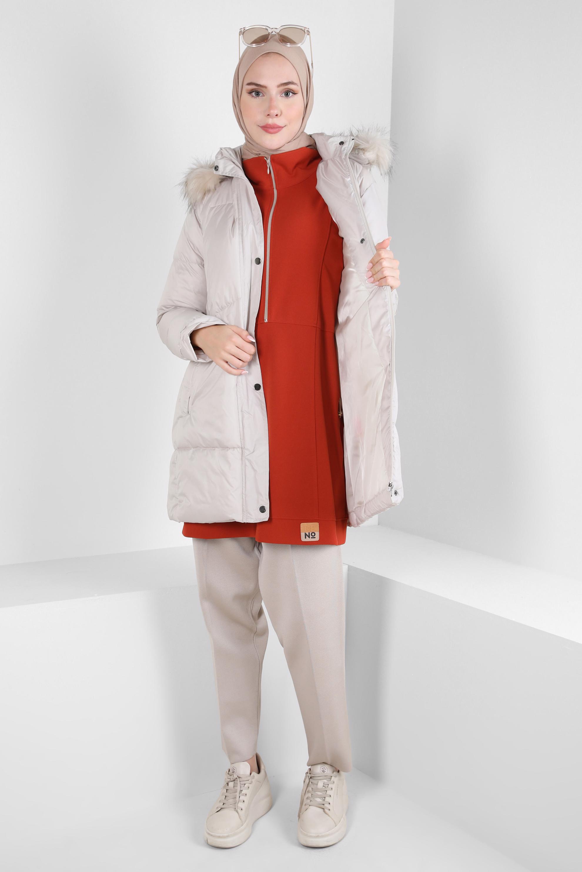 Tesettür giyim BEJ KAPÜŞONLU ŞİŞME KABAN 90424