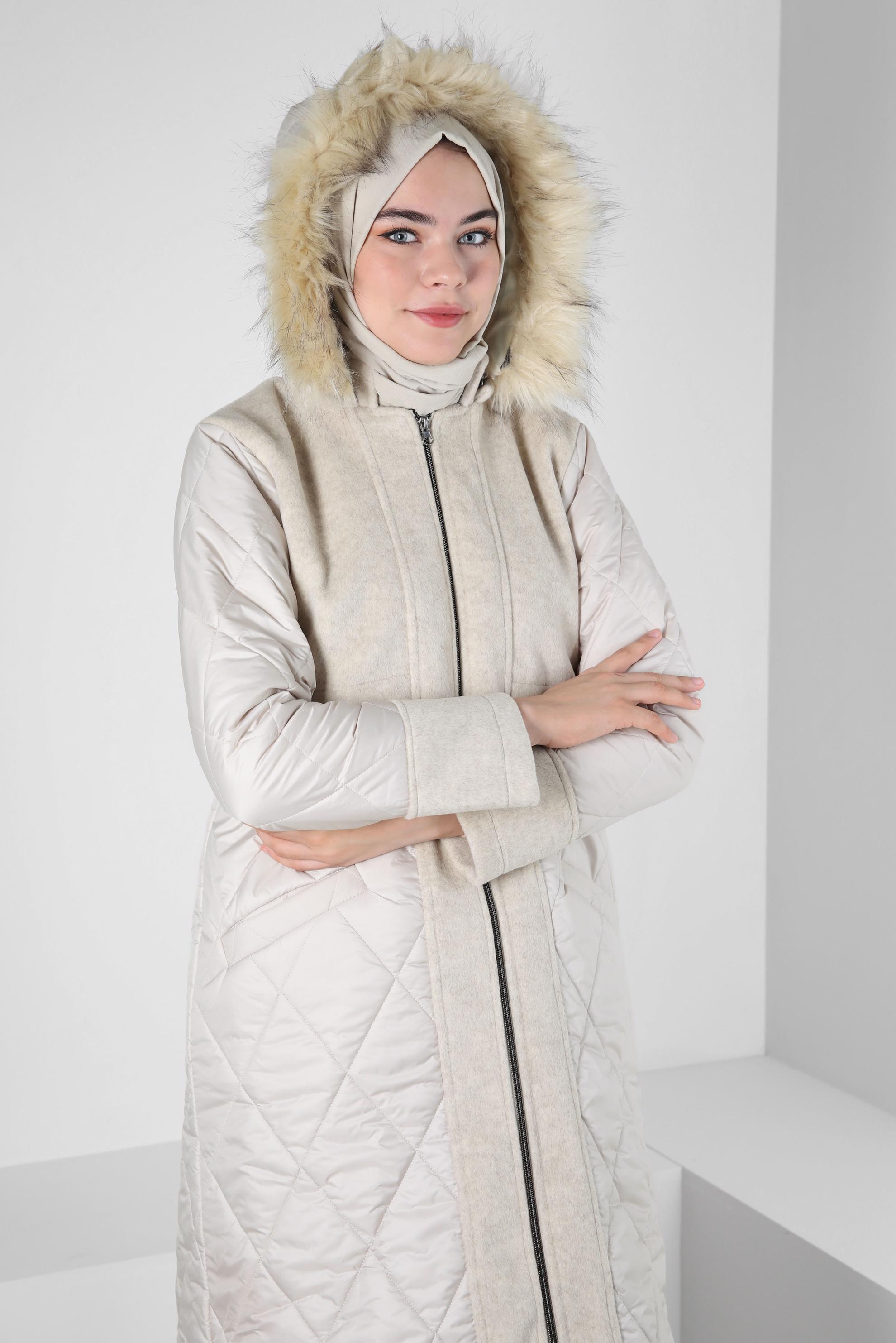 Tesettür giyim BEJ ÇIKARILABİLİR KAPÜŞONLU KABAN 90426