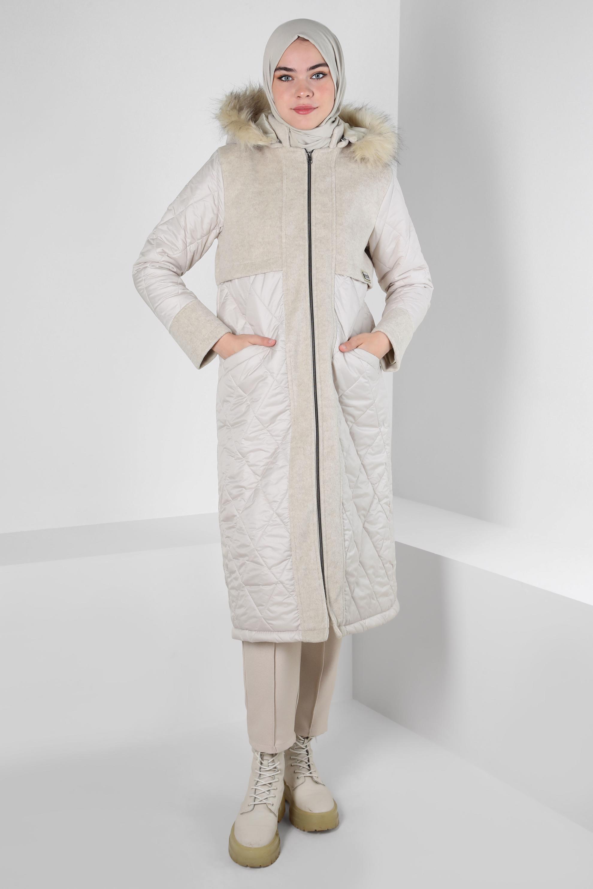 Tesettür giyim BEJ ÇIKARILABİLİR KAPÜŞONLU KABAN 90426