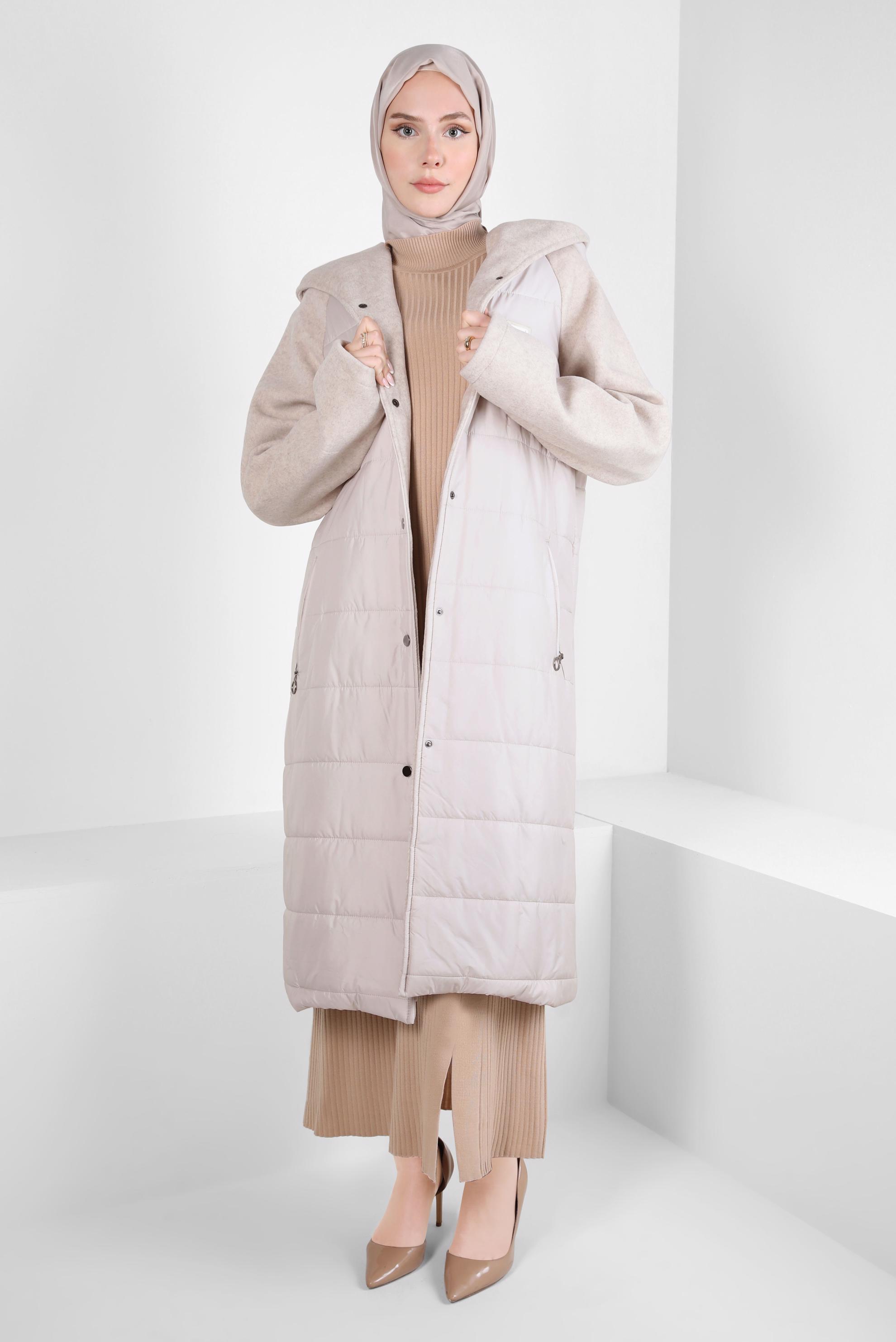 Tesettür giyim BEJ KAPÜŞONLU CEPLİ KABAN 90428