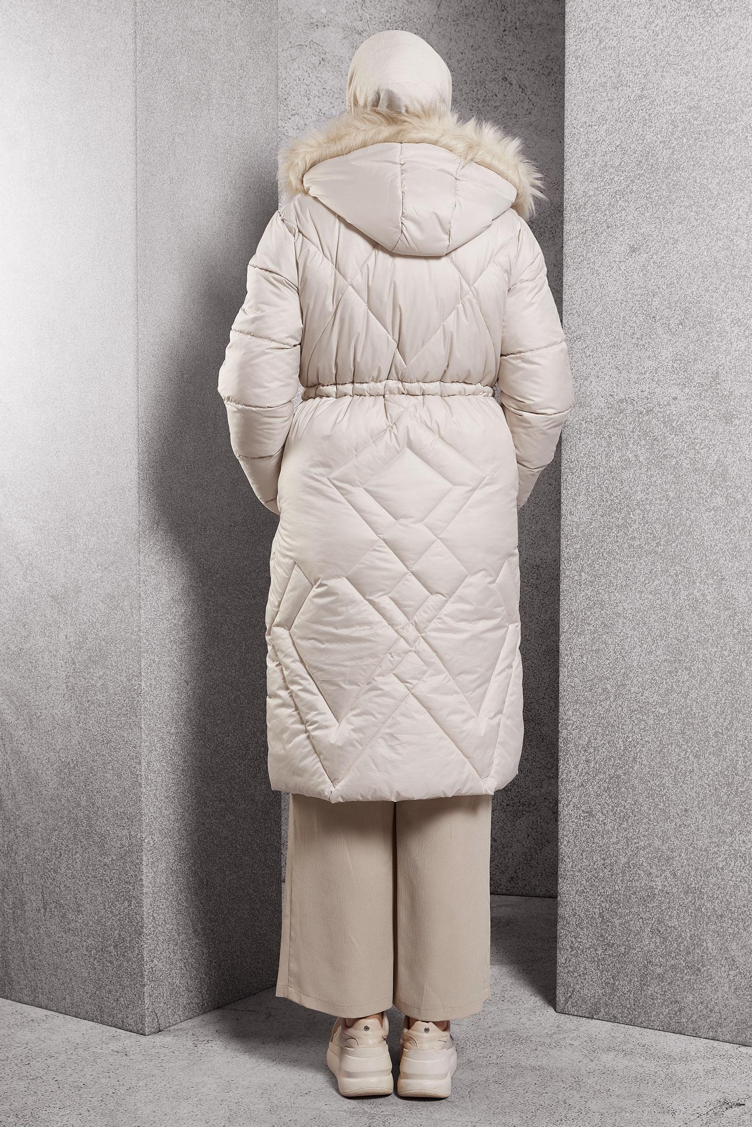 Tesettür giyim BEJ KAPÜŞONLU ŞİŞME KABAN 90430