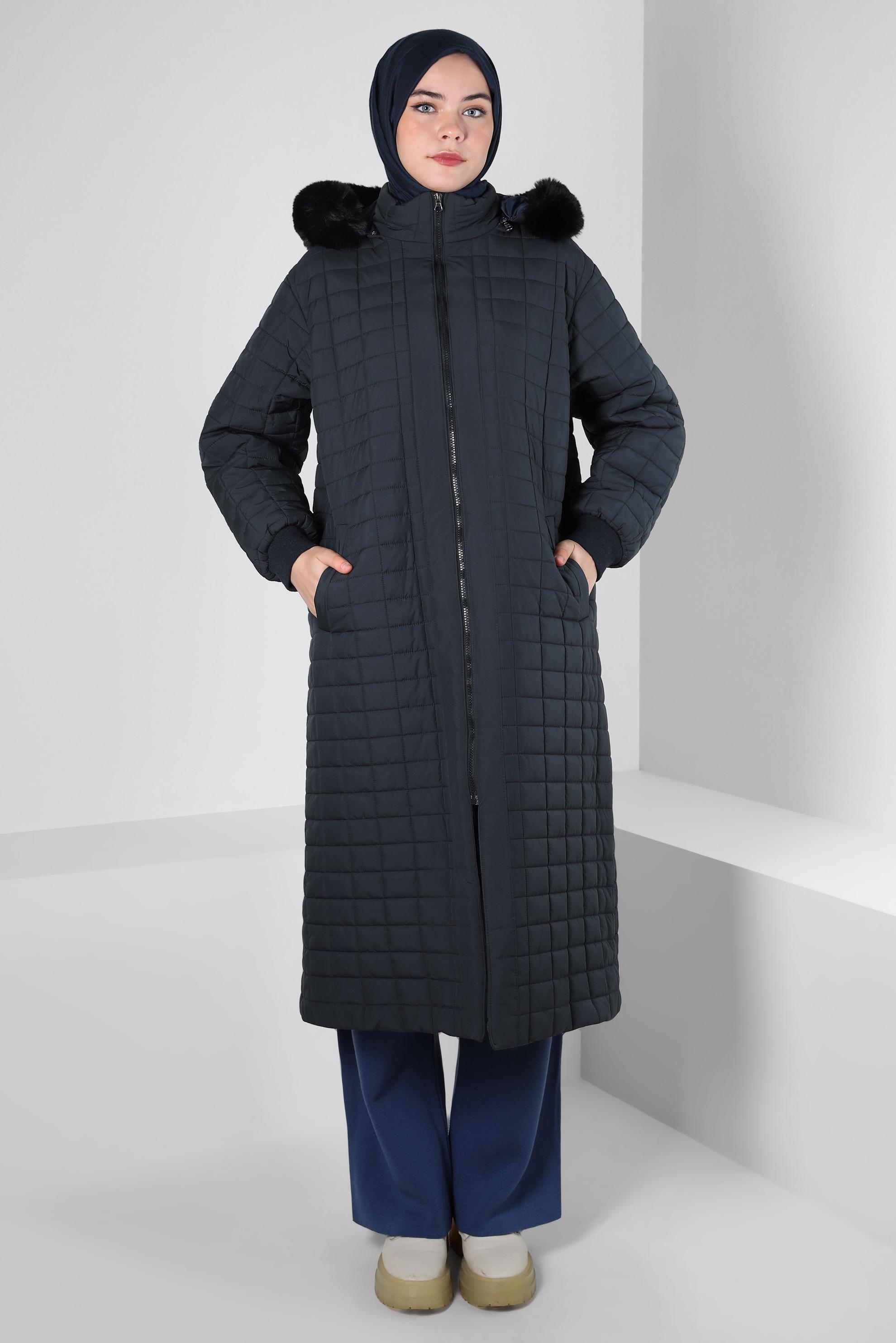 Tesettür giyim LACİVERT KAPÜŞONU KÜRKLÜ KABAN 90434