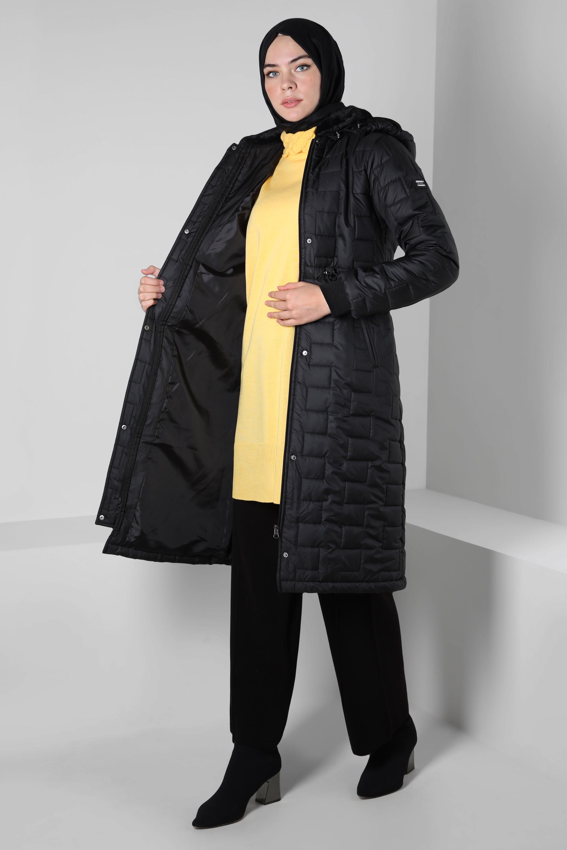 Tesettür giyim SİYAH KAPÜŞONLU ŞİŞME KABAN 90435