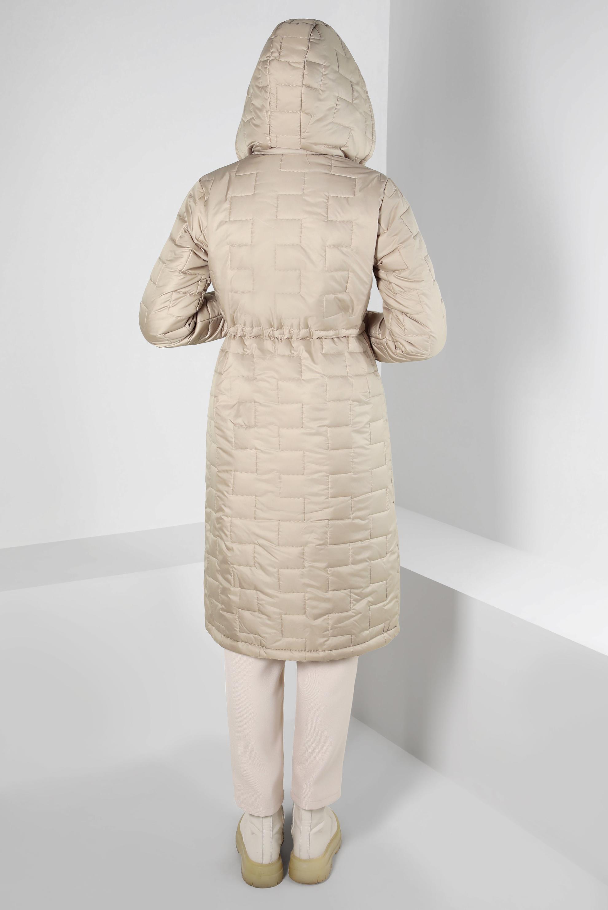 Tesettür giyim BEJ KAPÜŞONLU ŞİŞME KABAN 90435