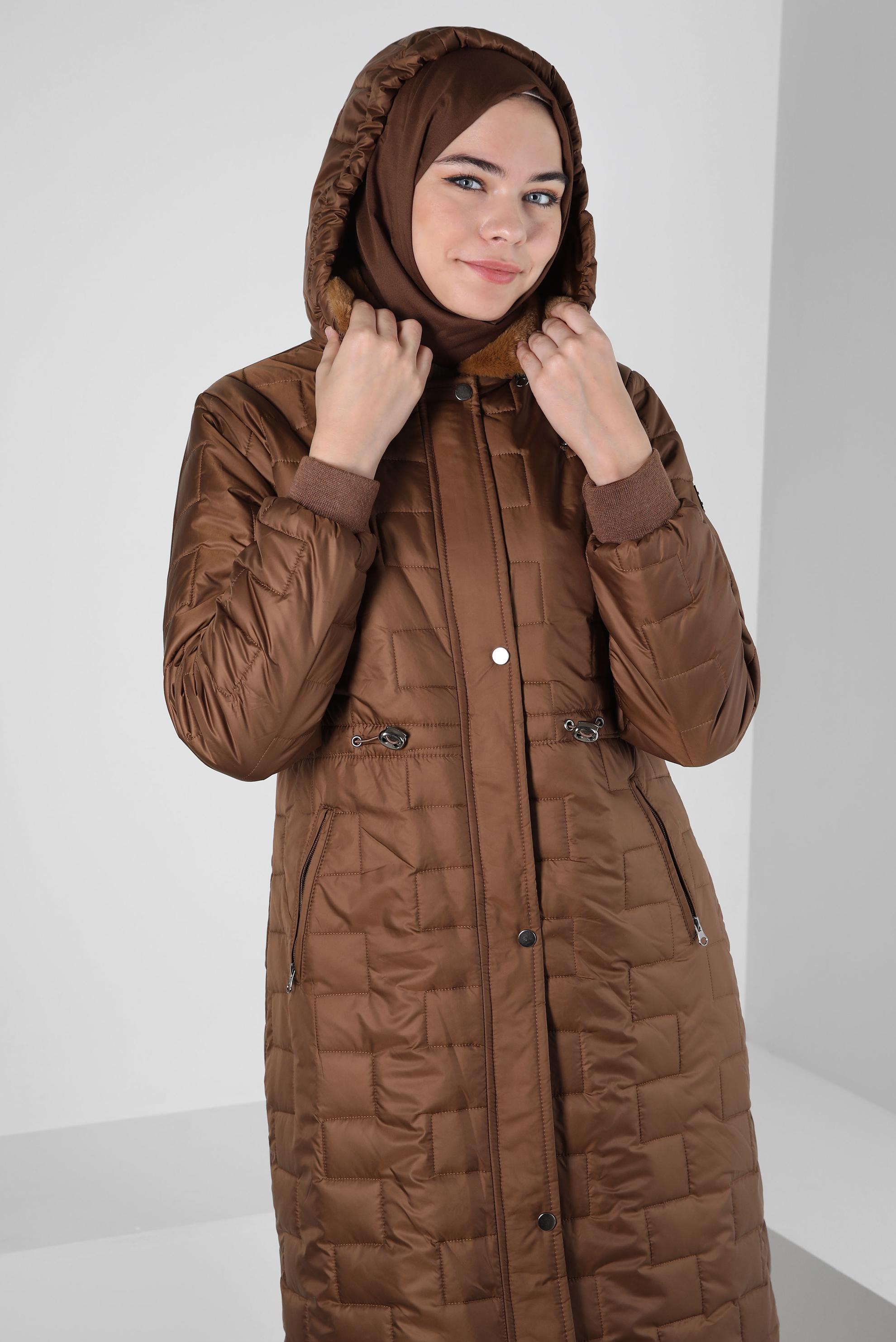 Tesettür giyim TABA KAPÜŞONLU ŞİŞME KABAN 90435