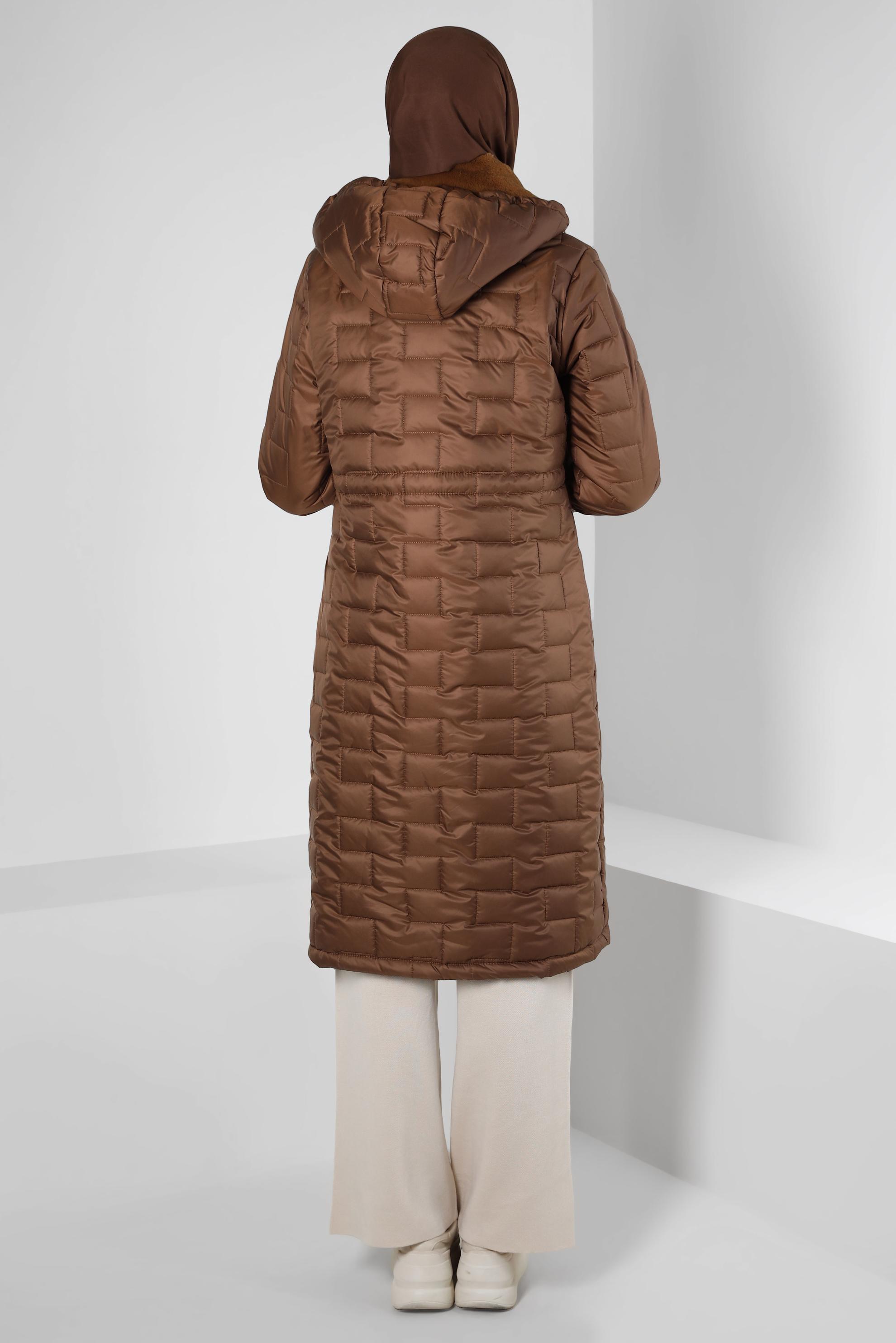 Tesettür giyim TABA KAPÜŞONLU ŞİŞME KABAN 90435